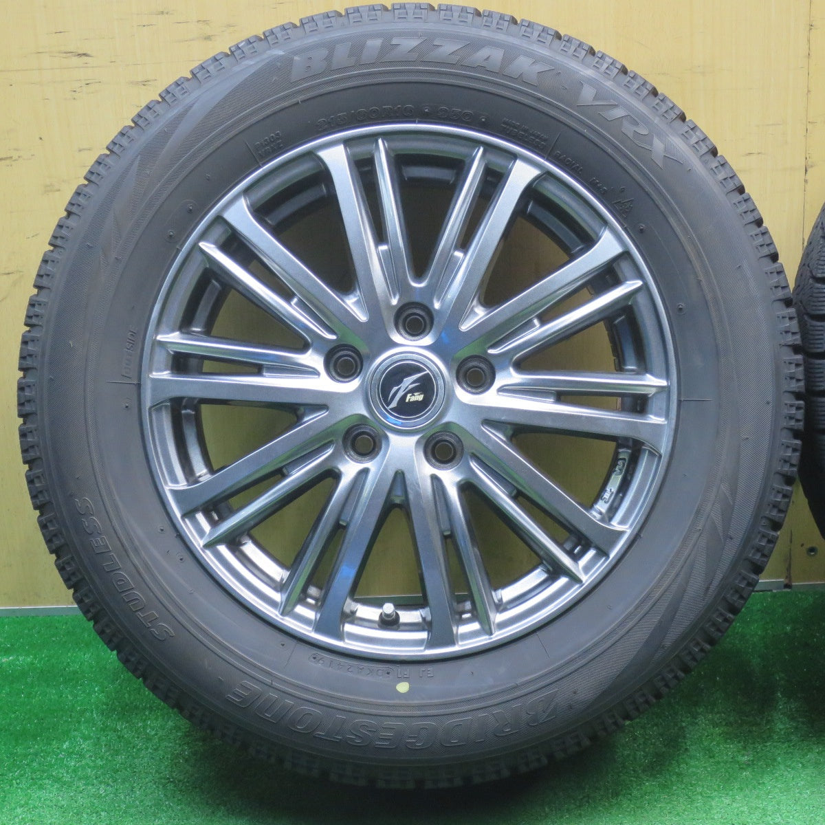 バリ溝！9分★スタッドレス 215/60R16 ブリヂストン ブリザック VRX Fang ファング 16インチ PCD114.3/5H★5111312NJス