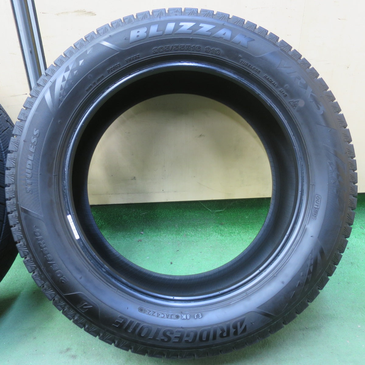 バリ溝！24年！9.5分◎スタッドレス 205/55R16 ブリヂストン ブリザック VRX3 タイヤ 16インチ ノア ヴォクシー 86 プリウス BRZ ステップワゴン レガシィ 等◎6083117イスタ