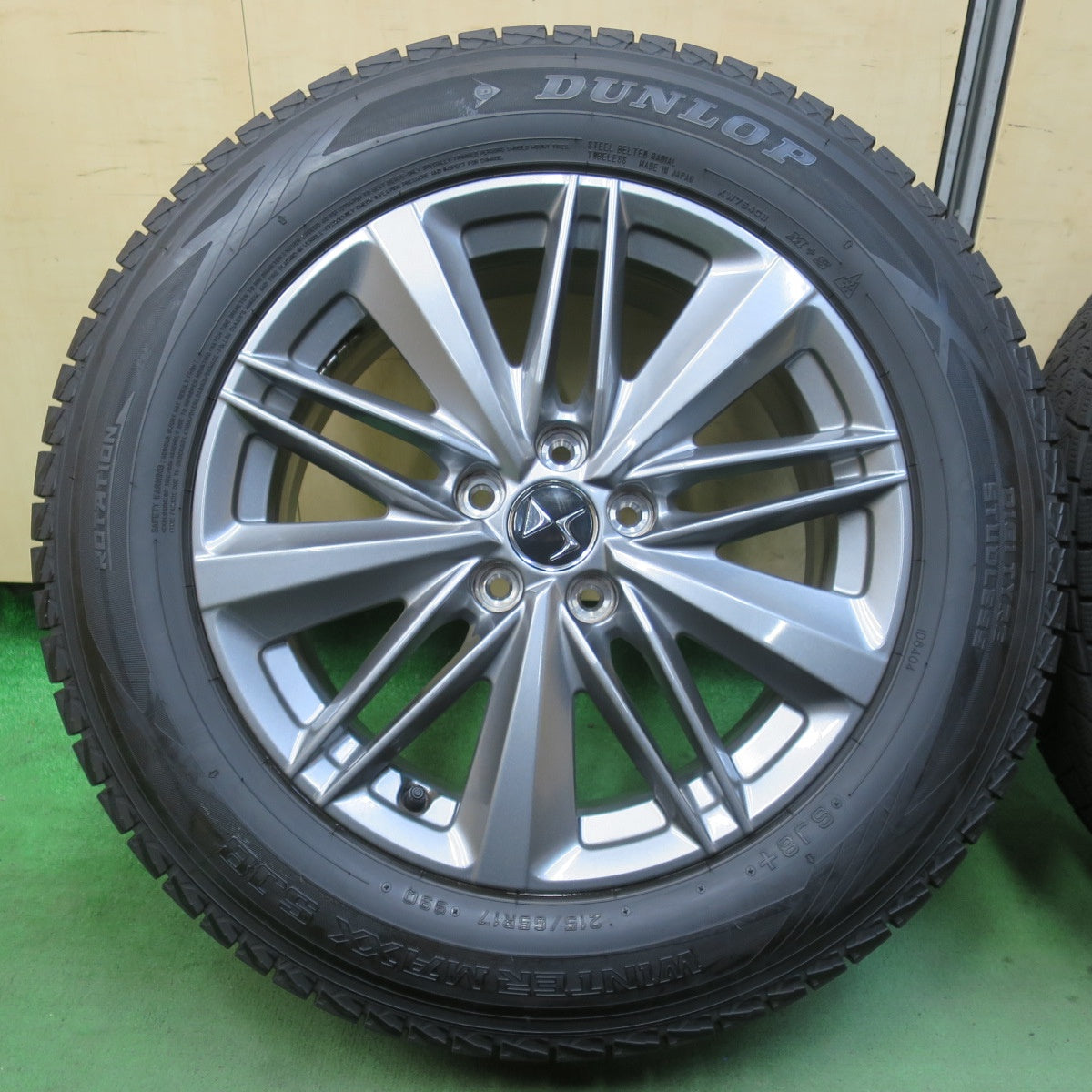 希少！バリ溝！23年！キレイ！9.5分★DS オートモビル DS4 純正 215/65R17 スタッドレス ダンロップ ウインターマックス SJ8+ 17インチ PCD108/5H★5120202イス
