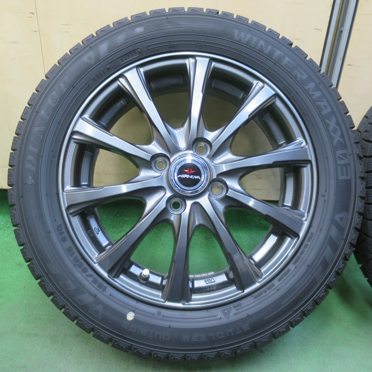 バリ溝！22年！キレイ！9.5分◎スタッドレス 165/65R15 ダンロップ ウインターマックス 03 AIRNOVA SB10 エアノヴァ 15インチ タフト ソリオ ハスラー 等 PCD100/4H◎6070807イス