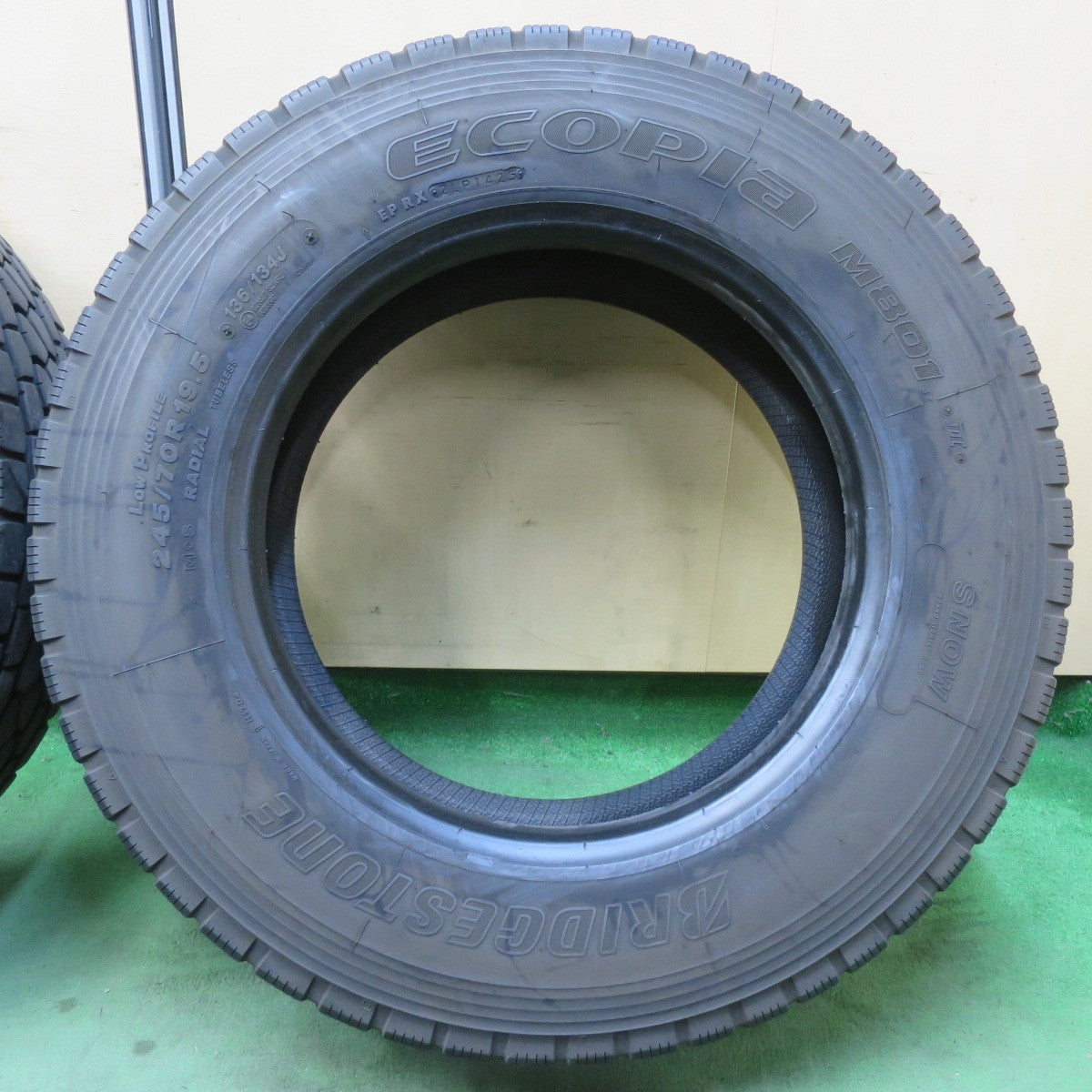 バリ溝！25年！9.5分★トラック タイヤ 245/70R19.5 136/134J ブリヂストン エコピア M801 Ⅱ ミックス オールシーズン 19.5インチ★6010918イスタ