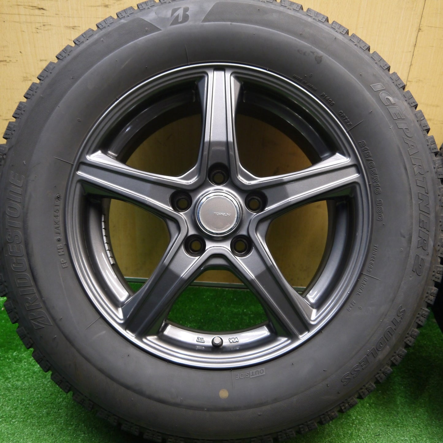 バリ溝！キレイ！9分★スタッドレス 215/65R16 ブリヂストン アイスパートナー2 TOPRUN トップラン 16インチ PCD114.3/5H★5112104Hス
