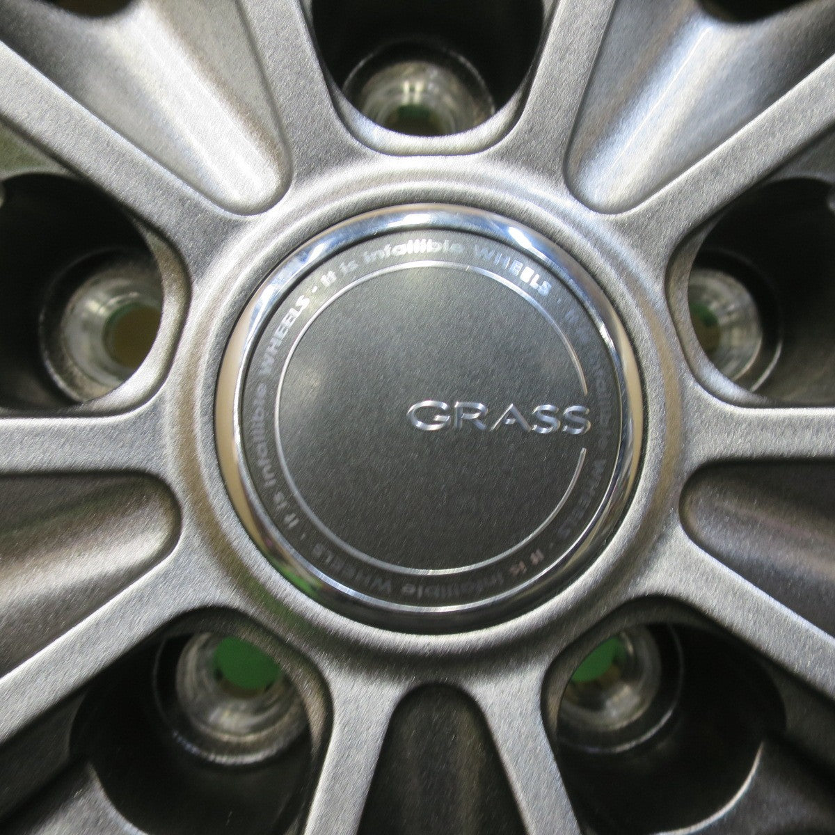 ほぼ未使用！22年！キレイ★スタッドレス 215/65R16 ヨコハマ アイスガード iG60 GRASS グラス 16インチ PCD114.3/5H★5103112イス