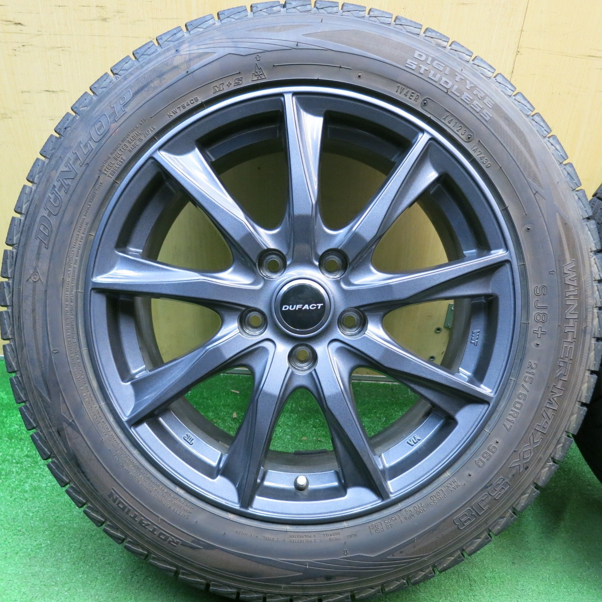 バリ溝！23年！キレイ！9.5分★スタッドレス 215/60R17 ダンロップ ウインターマックス SJ8 SJ8+ DUFACT デュファクト 17インチ PCD114.3/5H★6041111HAス