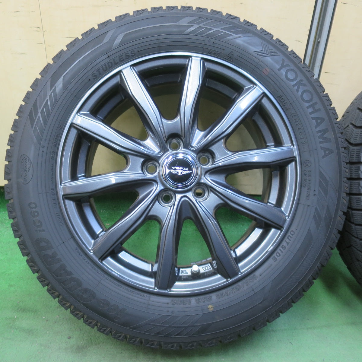 バリ溝！23年！キレイ！9.5分★シエンタ 等 185/65R15 スタッドレス ヨコハマ アイスガード iG60 TEAD テッド 15インチ PCD100/5H★6031203イス