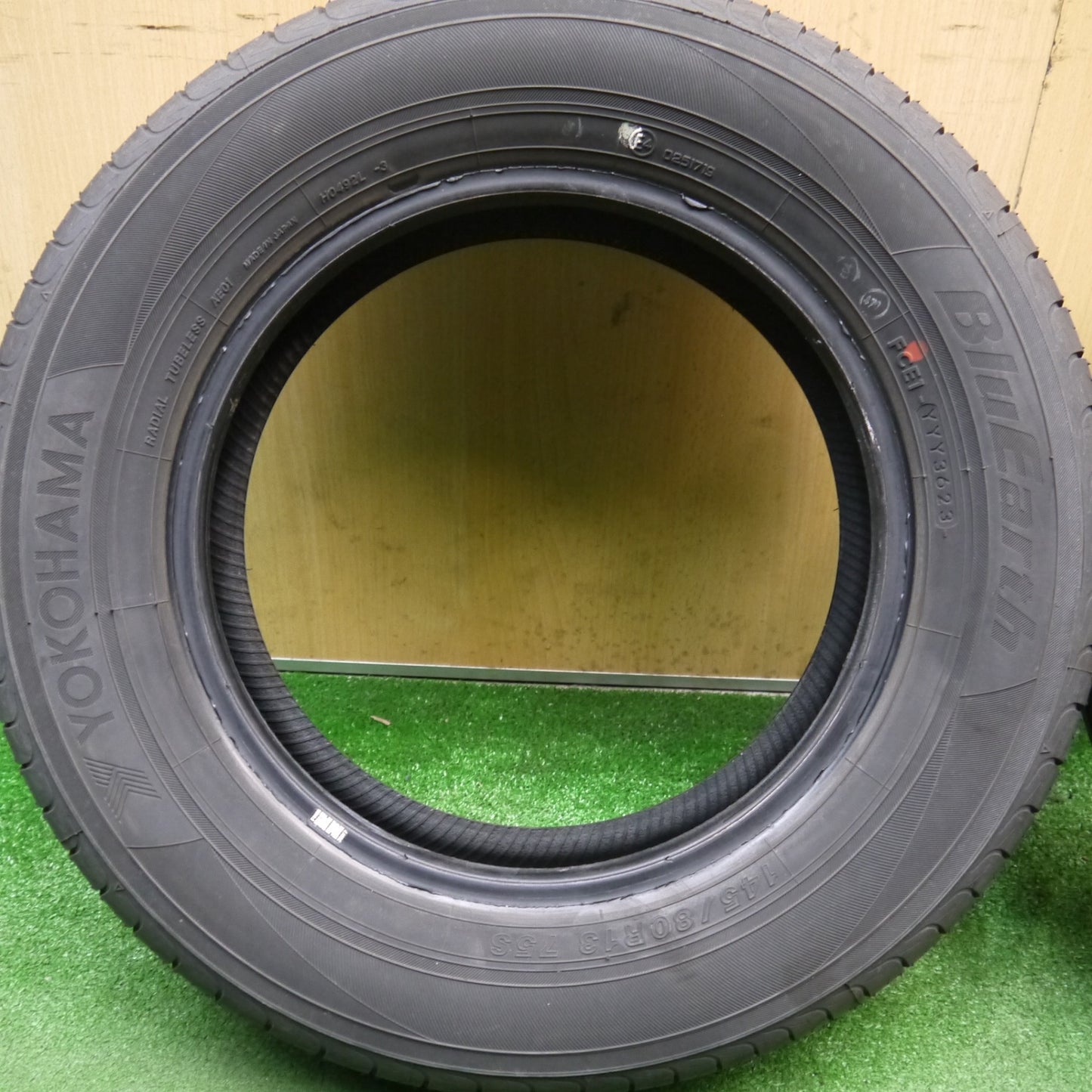 バリ溝！24年！9分★145/80R13 ヨコハマ ブルーアース AE01 BluEarth 13インチ タイヤ N-BOX タント ムーヴ ワゴンR ウェイク デイズ ムーブ 等★6033104Hノタ
