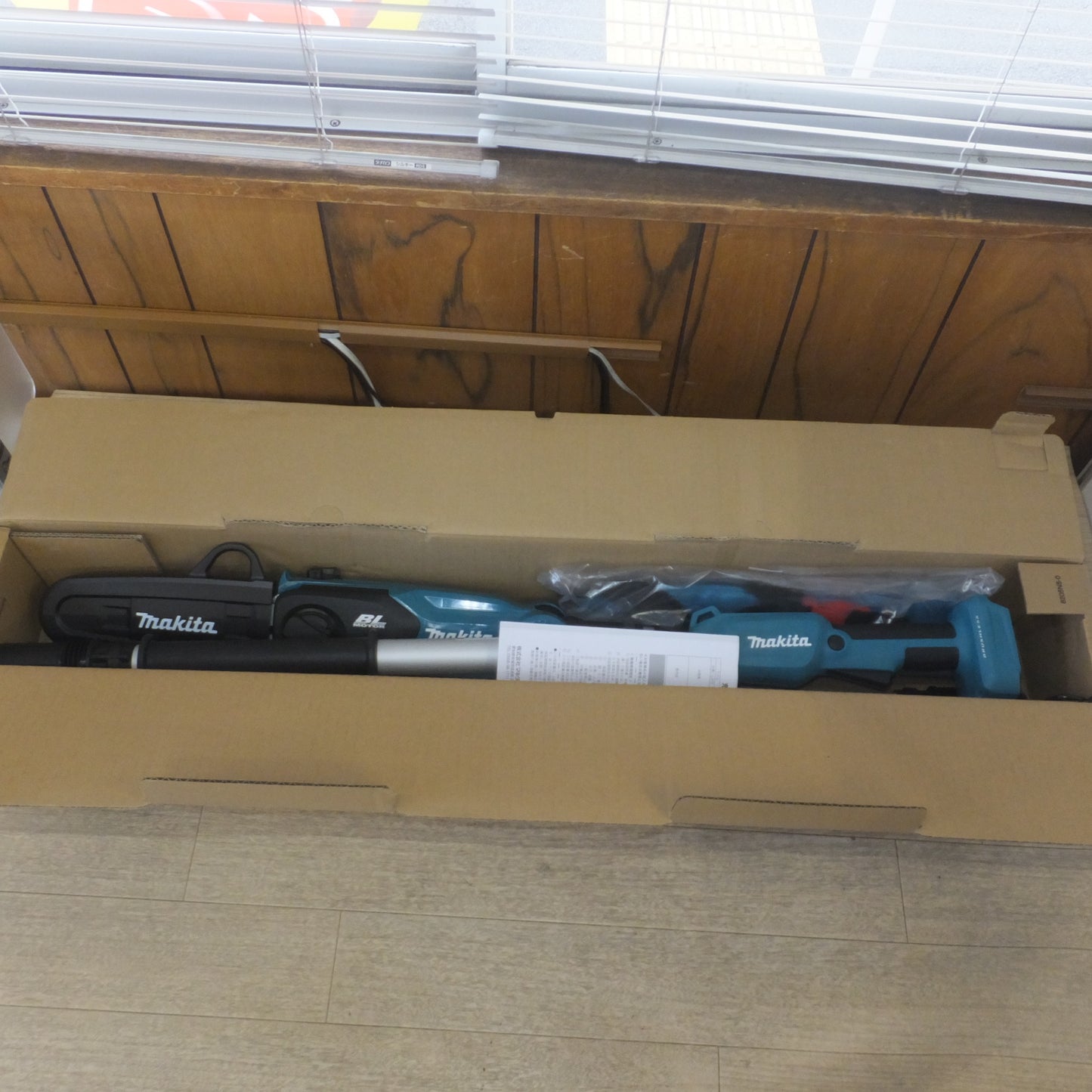 [送料無料] 未使用★マキタ makita 200mm 充電式高枝チェンソー MUA200DZ　バッテリ 充電器 別販売★