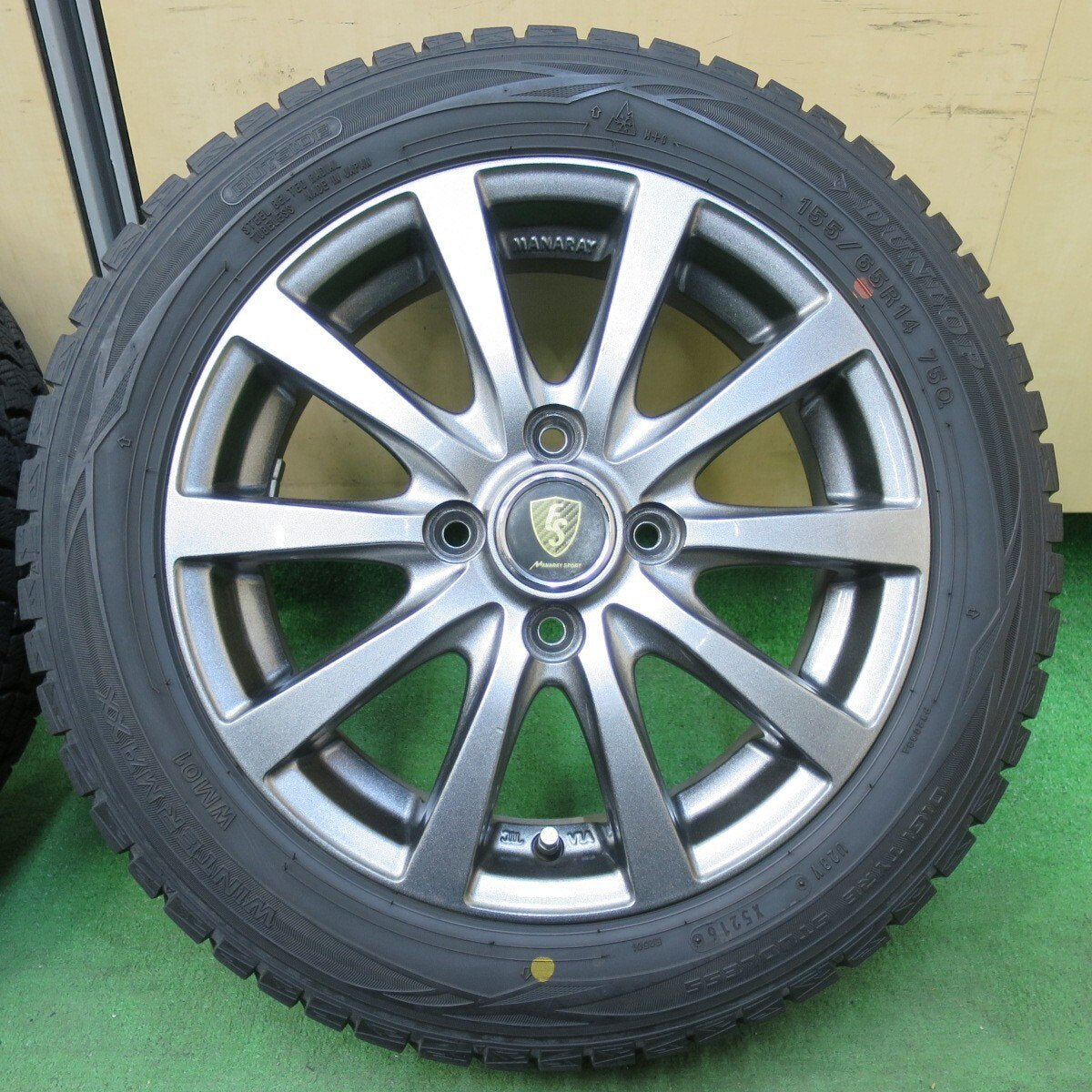 バリ溝！キレイ！8.5分★スタッドレス 155/65R14 ダンロップ ウインターマックス WM01 MANARAY SPORT マナレイスポーツ 14インチ PCD100/4H★5012209イス