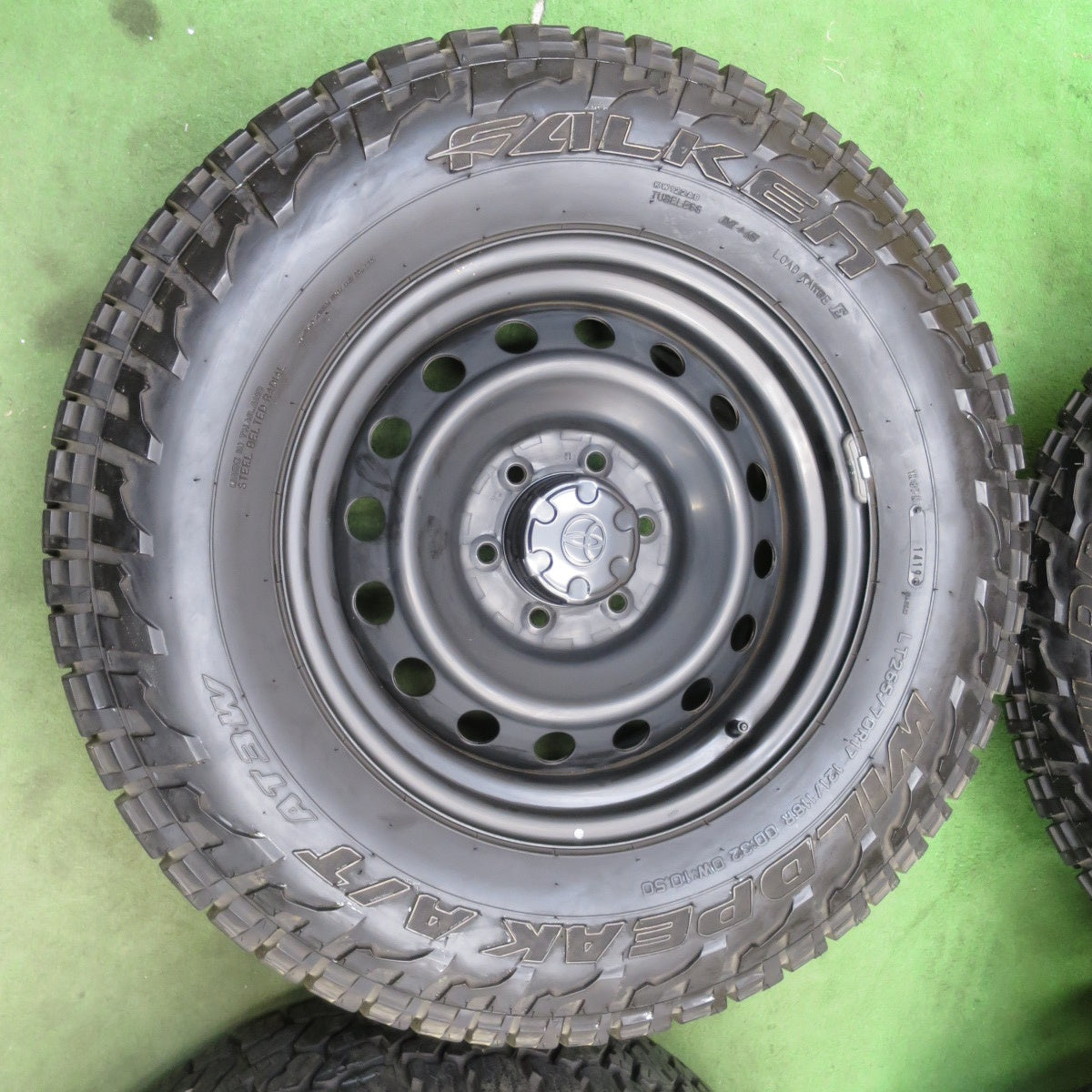 バリ溝！キレイ！9.5分★トヨタ 純正 スチール FJクルーザー プラド 等 265/70R17 121/118R ファルケン WILDPEAK A/T AT3W 17インチ PCD139.7/6H★6013104ナノ