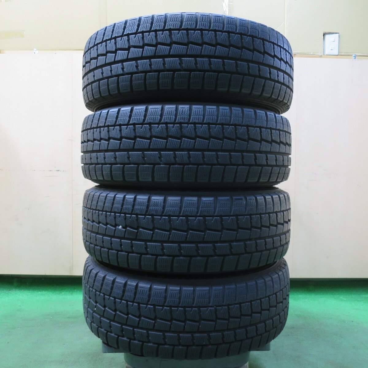 バリ溝！9分★スタッドレス 205/65R15 ダンロップ ウインターマックス WM01 NIRVANA NV ニルバーナ ニルヴァーナ 15インチ PCD114.3/5H★5012707イス