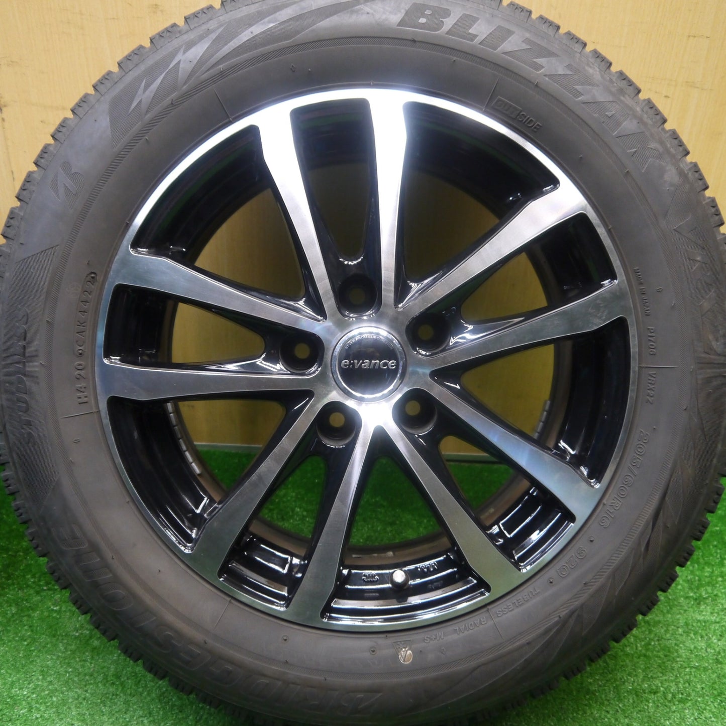 バリ溝！22年！キレイ！9.5分★スタッドレス 205/60R16 ブリヂストン ブリザック VRX2 evance HA1 エヴァンス 16インチ PCD114.3/5H★5111001Hス