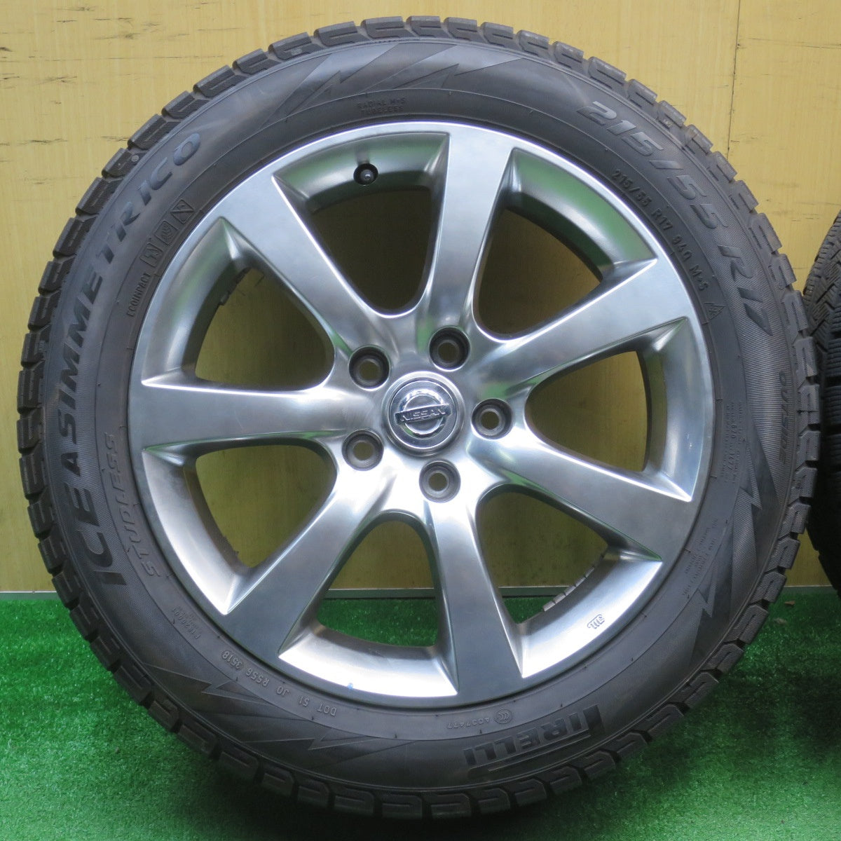 バリ溝！8.5分★日産 V35 スカイライン 純正 215/55R17 スタッドレス ピレリ アイスアシンメトリコ 17インチ PCD114.3/5H★5122504NJス