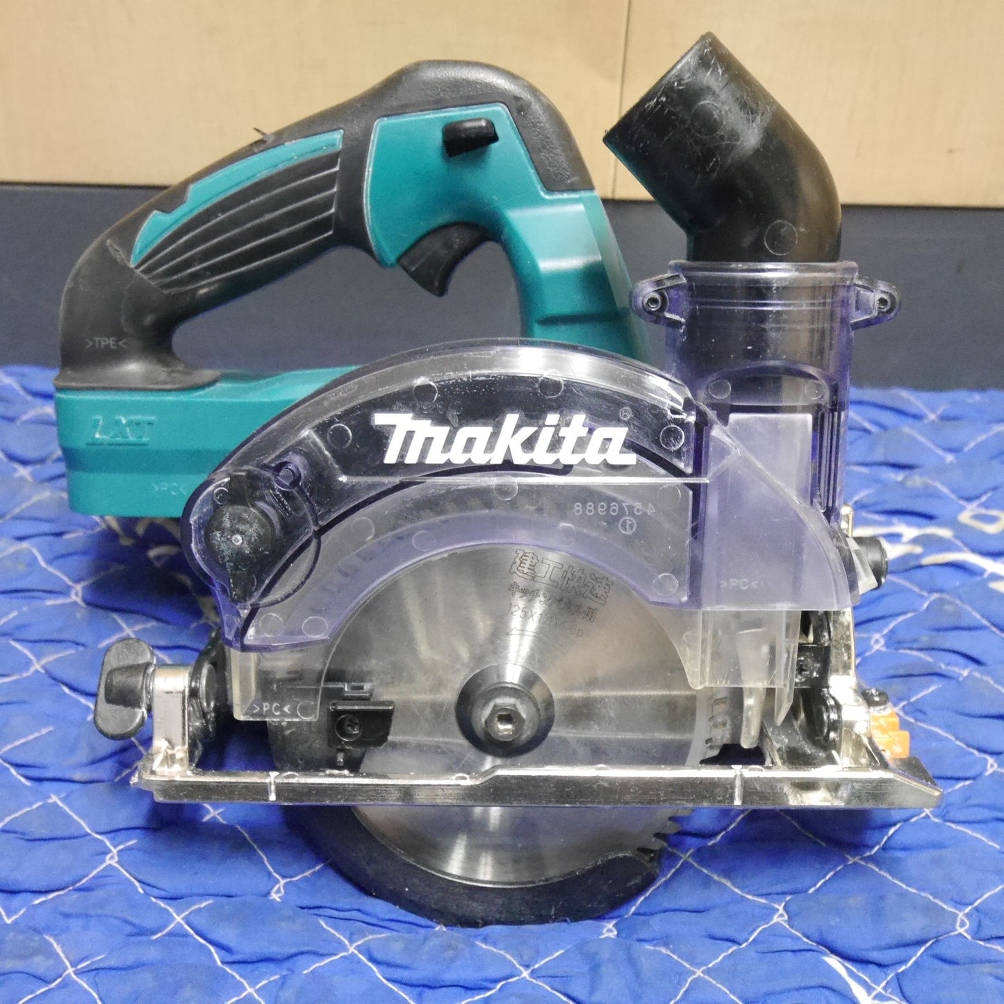 [送料無料] ☆マキタ 125mm 充電式 防じん マルノコ KS513D 電動 工具 切断機 防塵 丸のこ 丸ノコ 丸鋸 makita☆