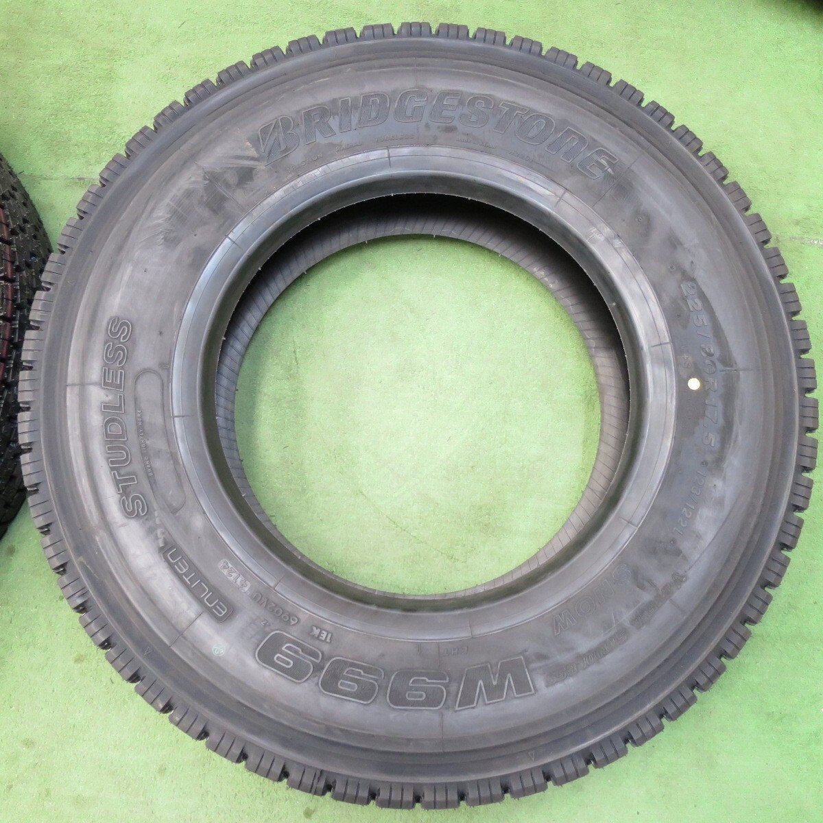 未使用！24年★トラック タイヤ 225/80R17.5 123/122L スタッドレス ブリヂストン W999 17.5インチ★5012908イスタ