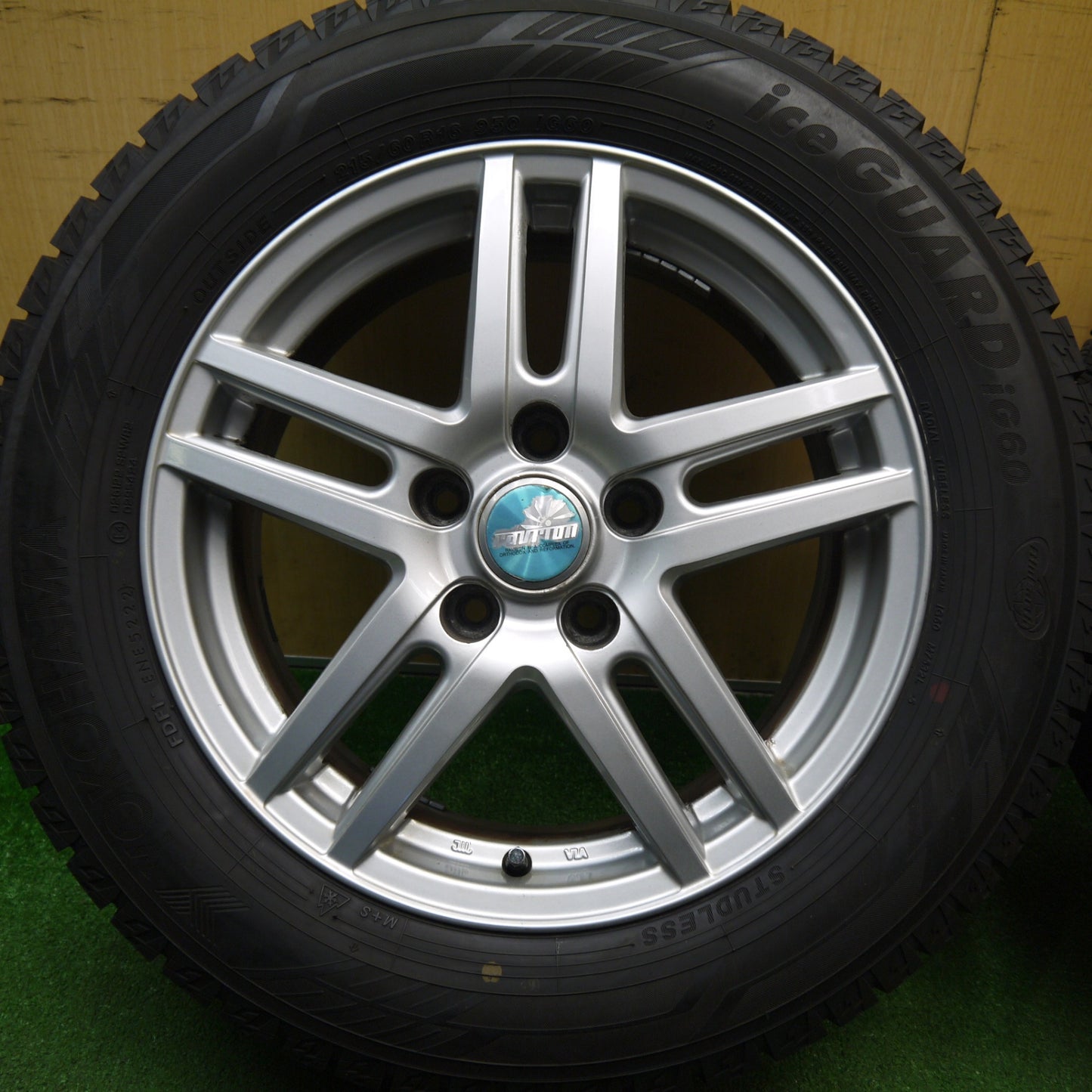 超バリ溝！22年！ほぼ10分★スタッドレス 215/60R16 ヨコハマ アイスガード iG60 ravrion ラブリオン 16インチ PCD114.3/5H★6021004Hス