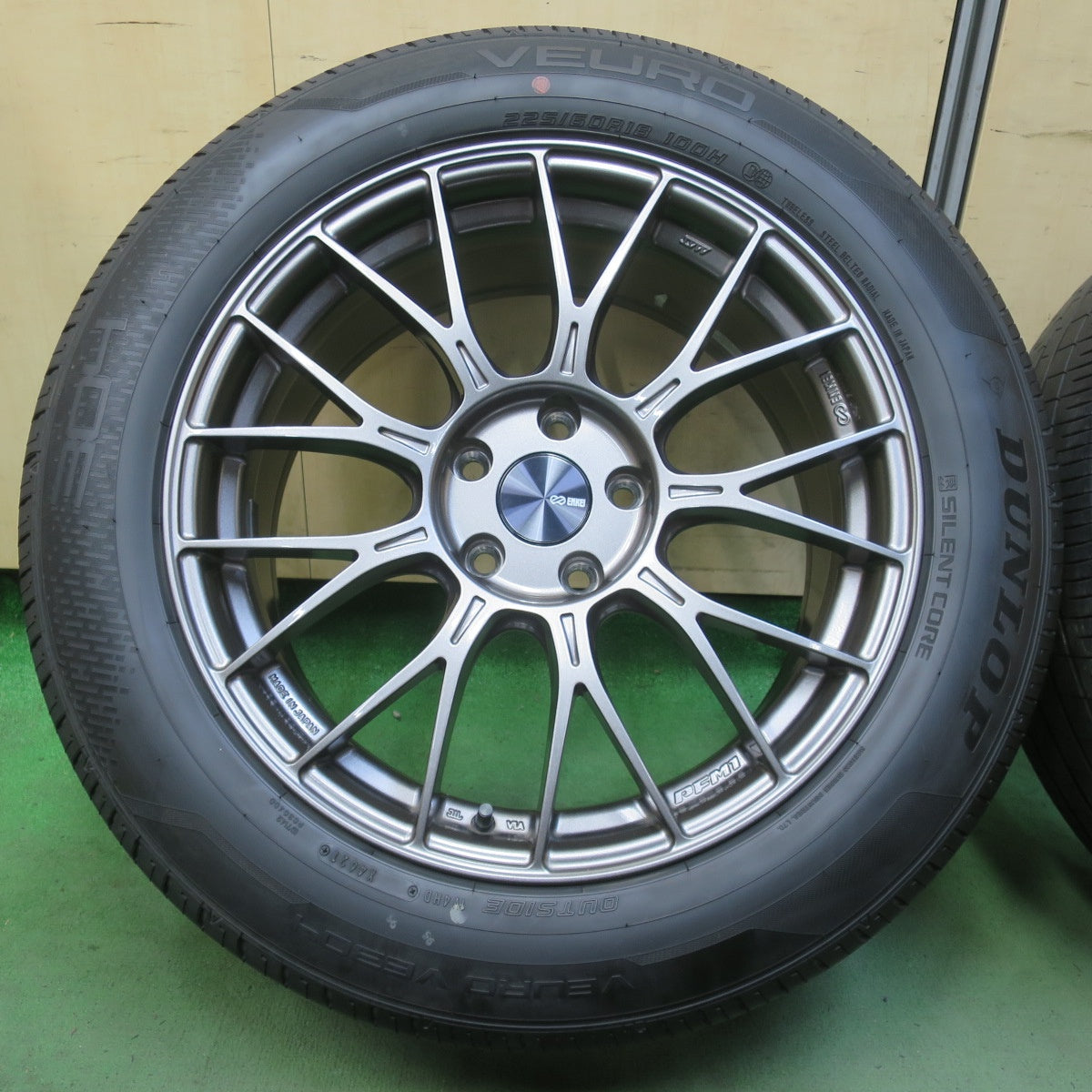 キレイ★ENKEI PFM1 225/60R18 ダンロップ VEURO VE304 エンケイ 18インチ PCD114.3/5H★6052501イノ