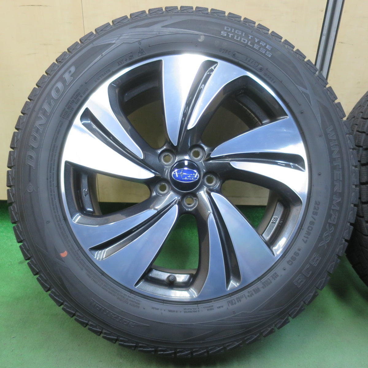バリ溝！キレイ！9.5分★スバル XV 純正 225/60R17 スタッドレス ダンロップ ウインターマックス SJ8 17インチ PCD100/5H★5111212イス