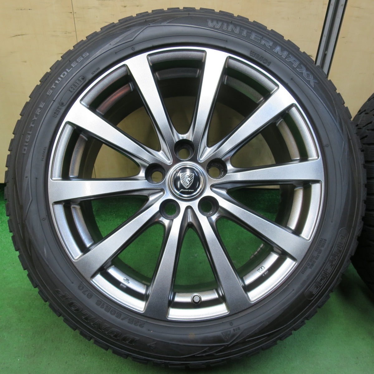 [送料無料] バリ溝！キレイ！9分★レクサス 等 235/50R18 スタッドレス ダンロップ ウインターマックス WM01 MANARAY SPORT 18インチ PCD120/5H★4121202イス