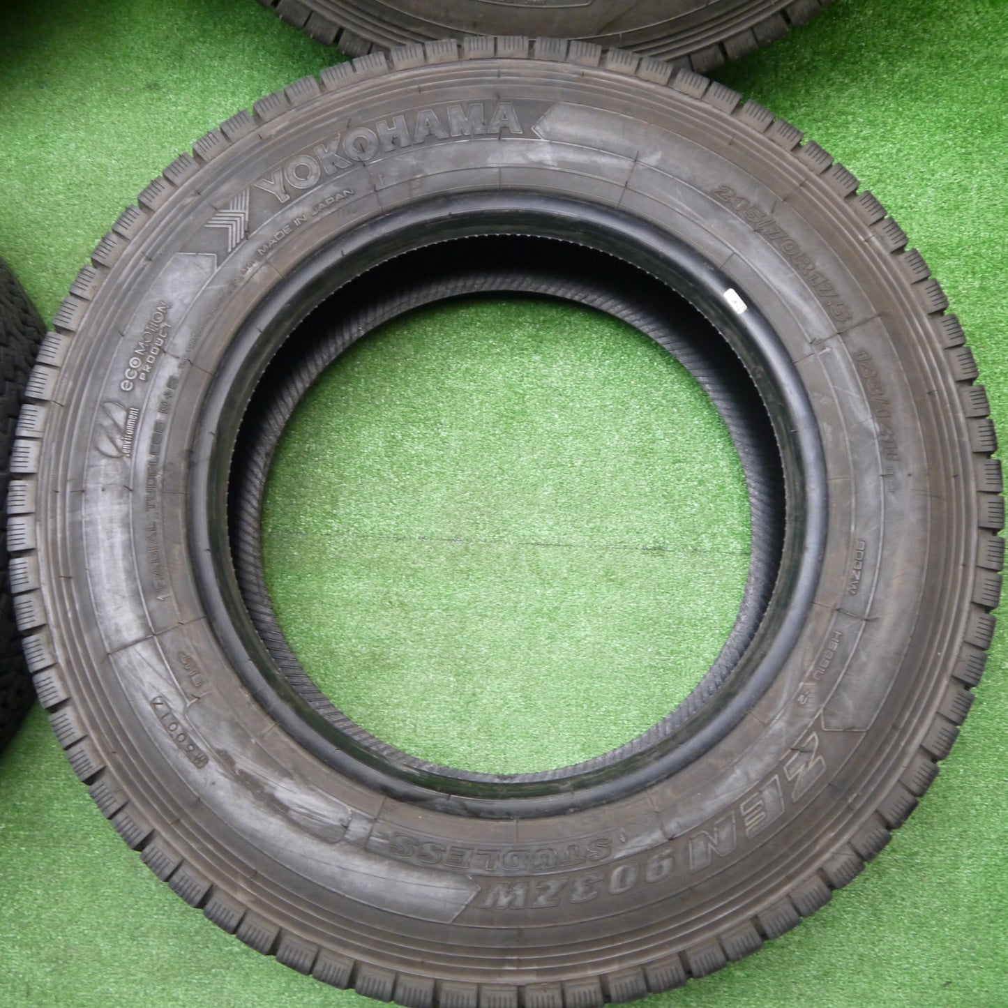 バリ溝！9分！6本★トラック タイヤ 215/70R17.5 123/121J スタッドレス ヨコハマ ZEN 903ZW 17.5インチ★5111403KKスタ