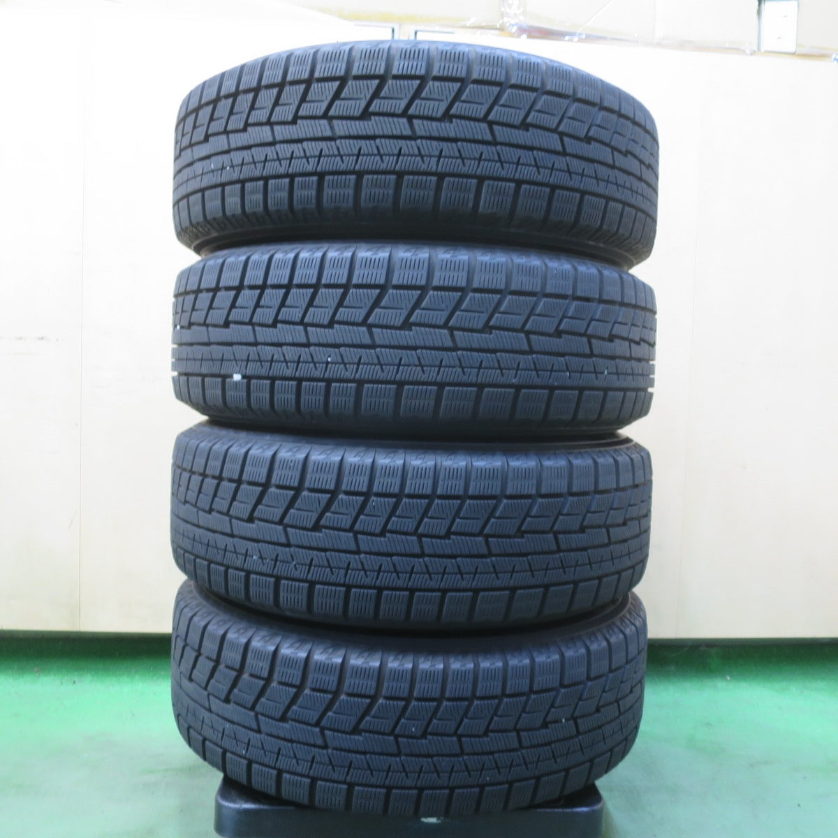 バリ溝！23年！キレイ！9.5分以上◎スタッドレス 205/60R16 ヨコハマ アイスガード iG60 NIRVANA NV ニルバーナ ニルヴァーナ 16インチ PCD114.3/5H◎6070604イス
