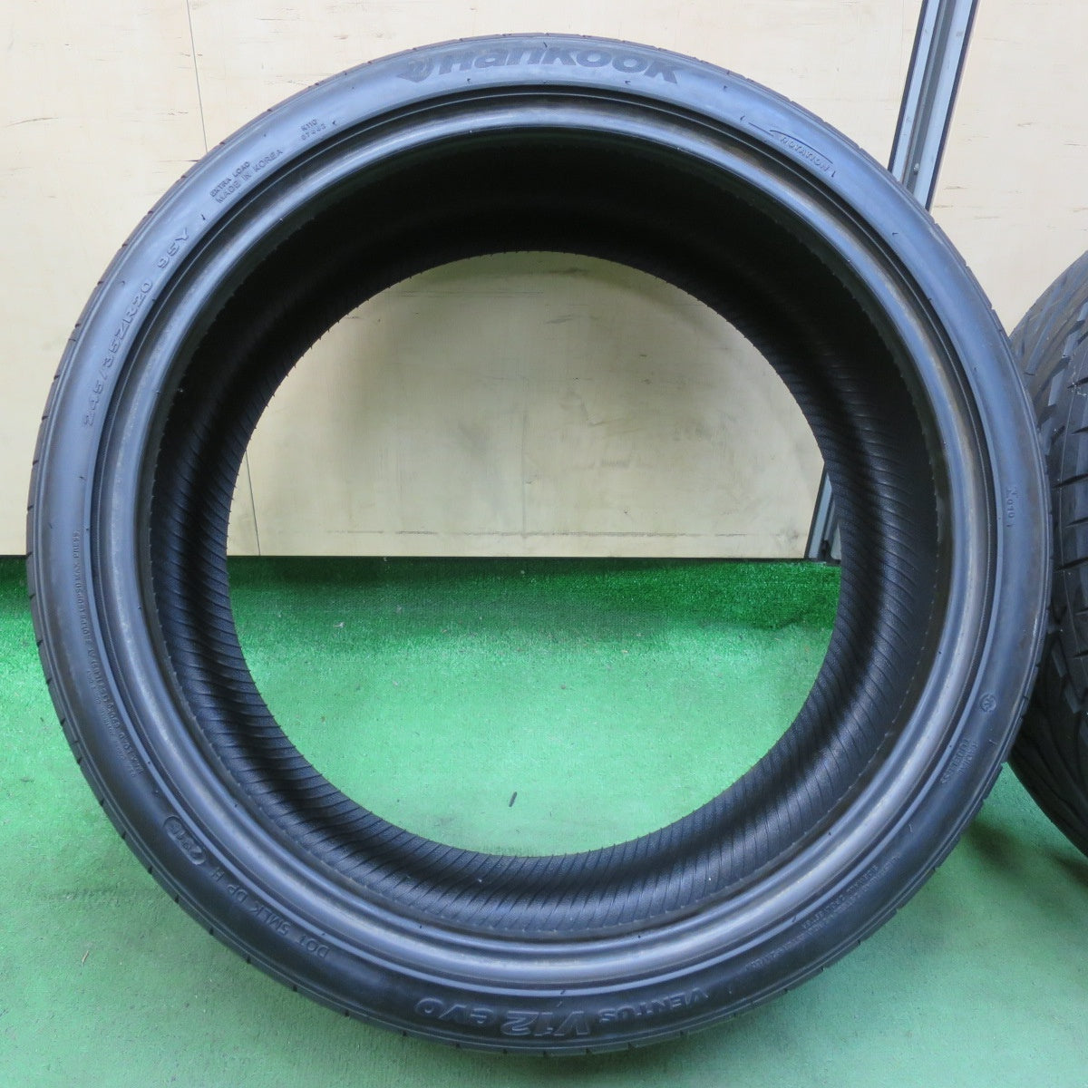 [送料無料] 未使用！2本★245/35R20 ハンコック ベンタス V12 evo VENTUS タイヤ 20インチ ベンツ CLSクラス Eクラス 等★5031711イノタ
