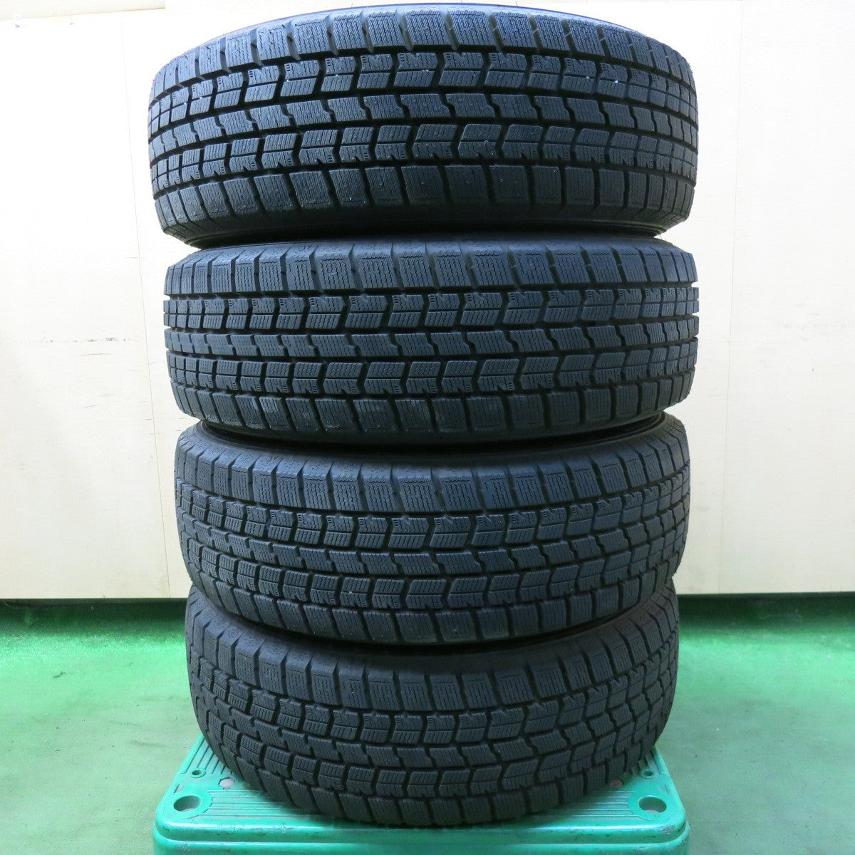 バリ溝！23年！キレイ！ほぼ10分★スタッドレス 195/65R16 グッドイヤー アイスナビ7 EMBELY 16インチ PCD100/4H★5082303SKス