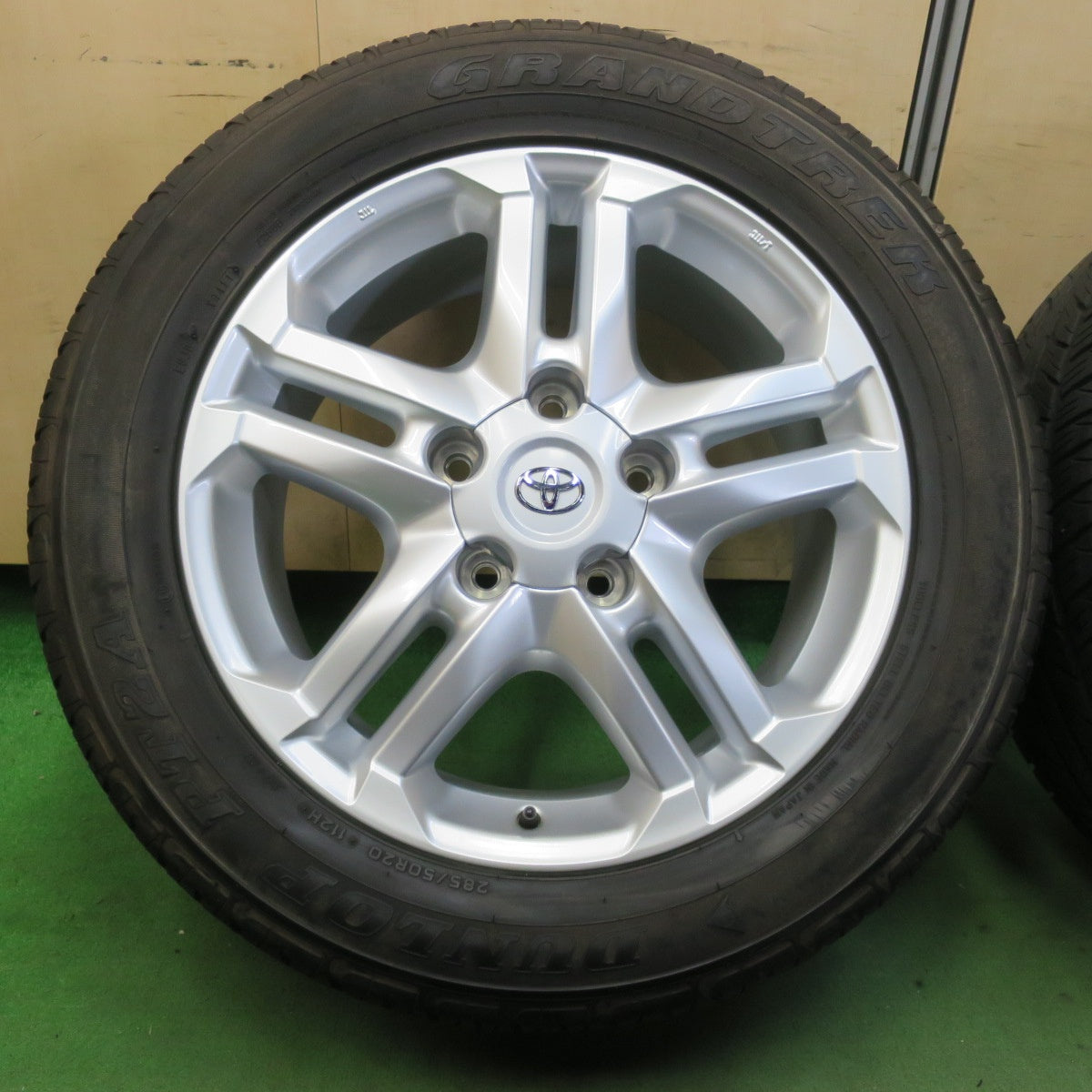 バリ溝！キレイ！9.5分★トヨタ ランクル 200 ZX 純正 285/50R20 ダンロップ PT2A グラントレック 20インチ PCD150/5H★5070204イノ