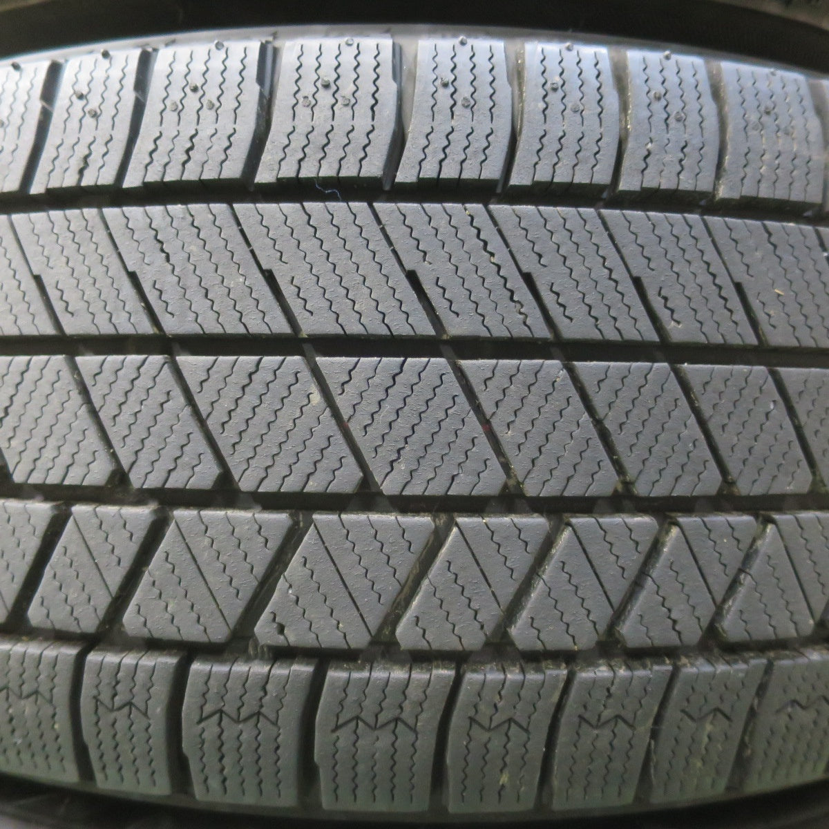 バリ溝！キレイ！9.5分★スタッドレス 215/60R16 ブリヂストン ブリザック VRX3 BALMINUM DS-M バルミナ 16インチ PCD114.3/5H★6011902イス