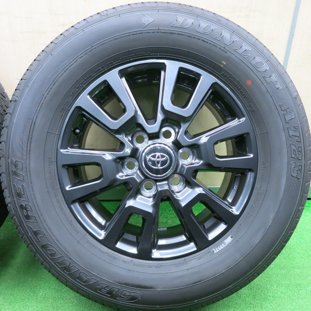 [送料無料] 新車外し！24年★トヨタ ランクル 250 VX 純正 265/65R18 ダンロップ AT23 グラントレック 18インチ PCD139.7/6H★4112909HAノ