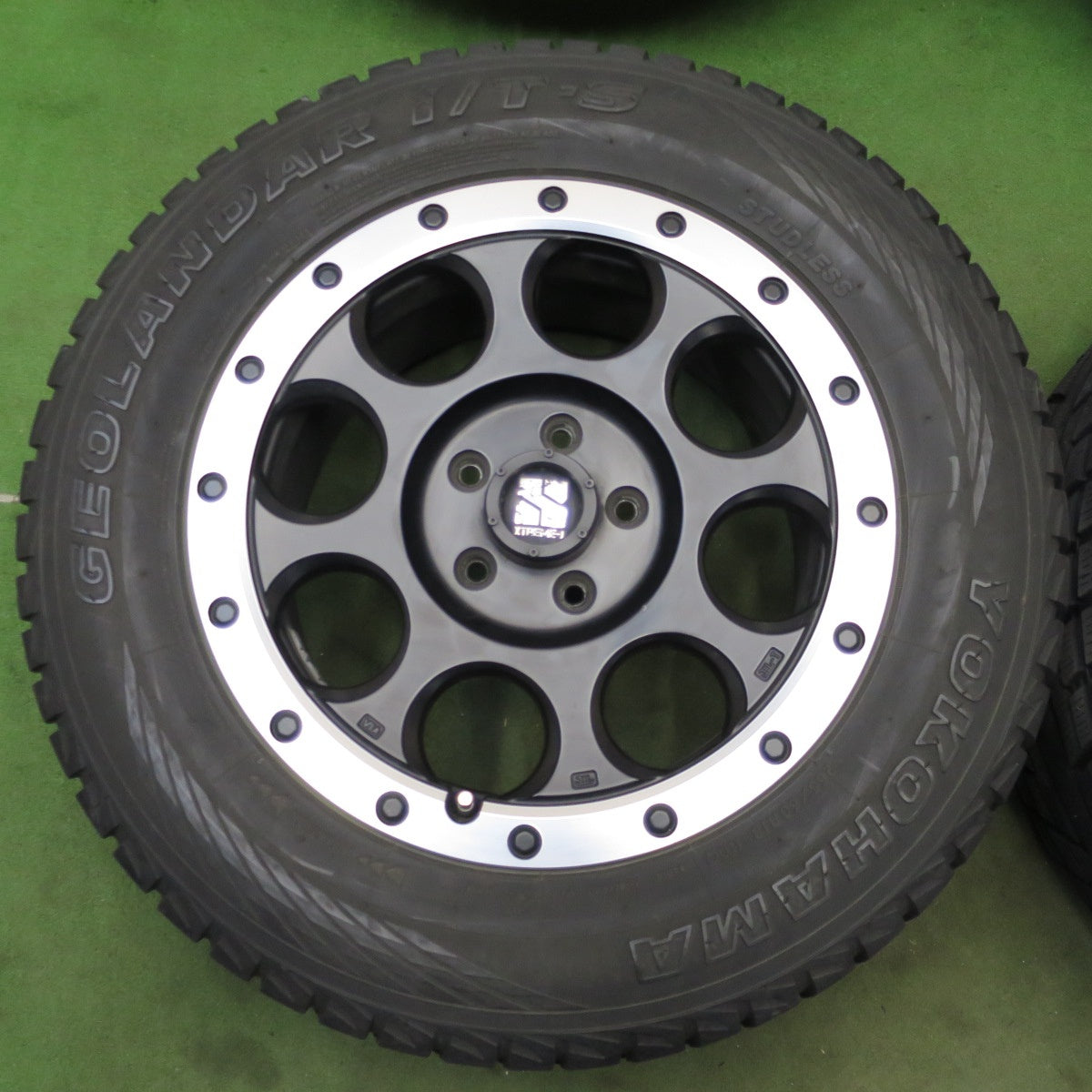 バリ溝！キレイ！8.5分★ジープ 等 XTREME-J XJ03 265/60R18 スタッドレス ヨコハマ ジオランダー i/T-S 18インチ エクストリームJ PCD127/5H★6032401ナス