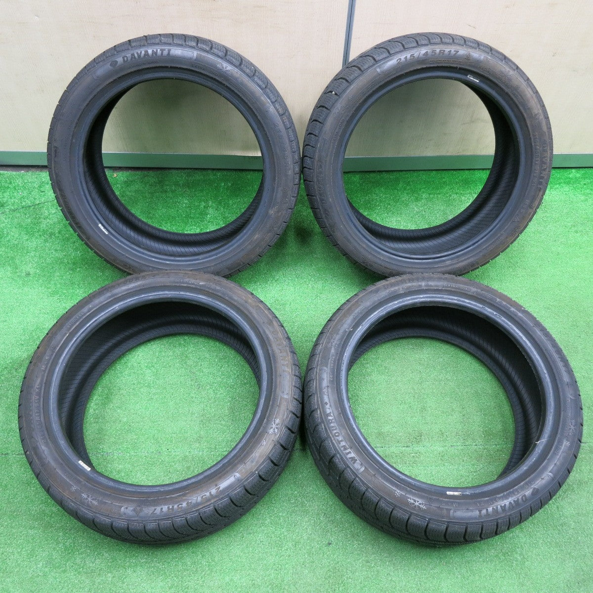 [送料無料] 超バリ溝！22年！ほぼ10分★スタッドレス 215/45R17 ダヴァンティ WINTOURA タイヤ 17インチ レクサス CT プリウス 86 BRZ 等★4120513TNス