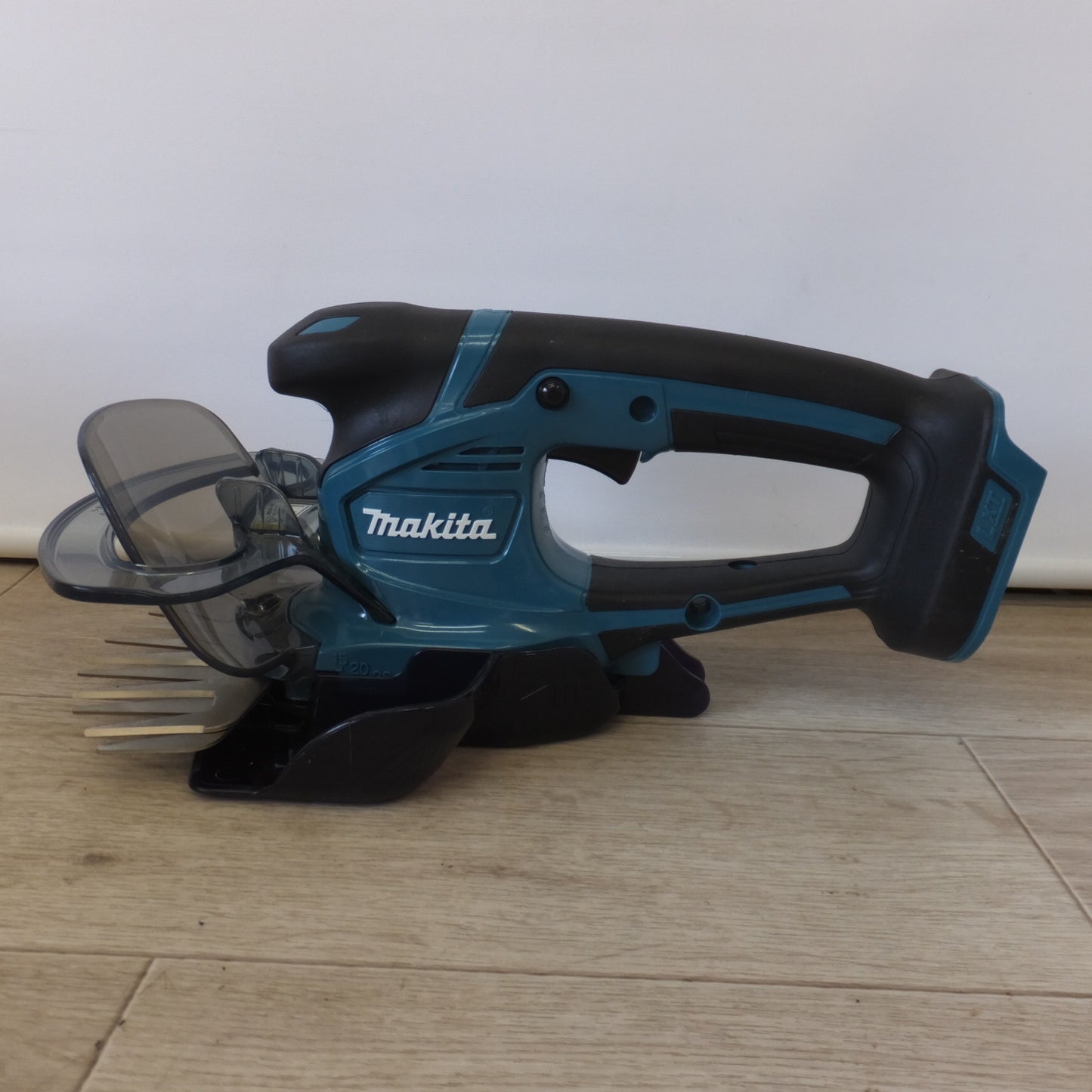 [送料無料] ★マキタ makita 160mm 充電式芝生バリカン MUM604DZ 18V★