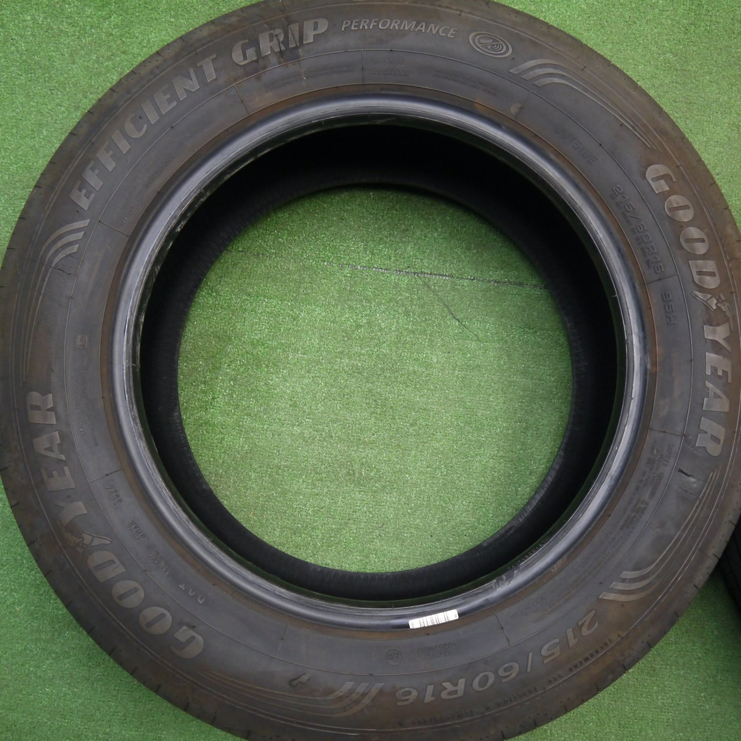 バリ溝！24年！9.5分★215/60R16 グッドイヤー EFFICIENT GRIP PERFORMANCE タイヤ 16インチ クラウン カムリ ヴェゼル WR-V 等★5121907Hノタ