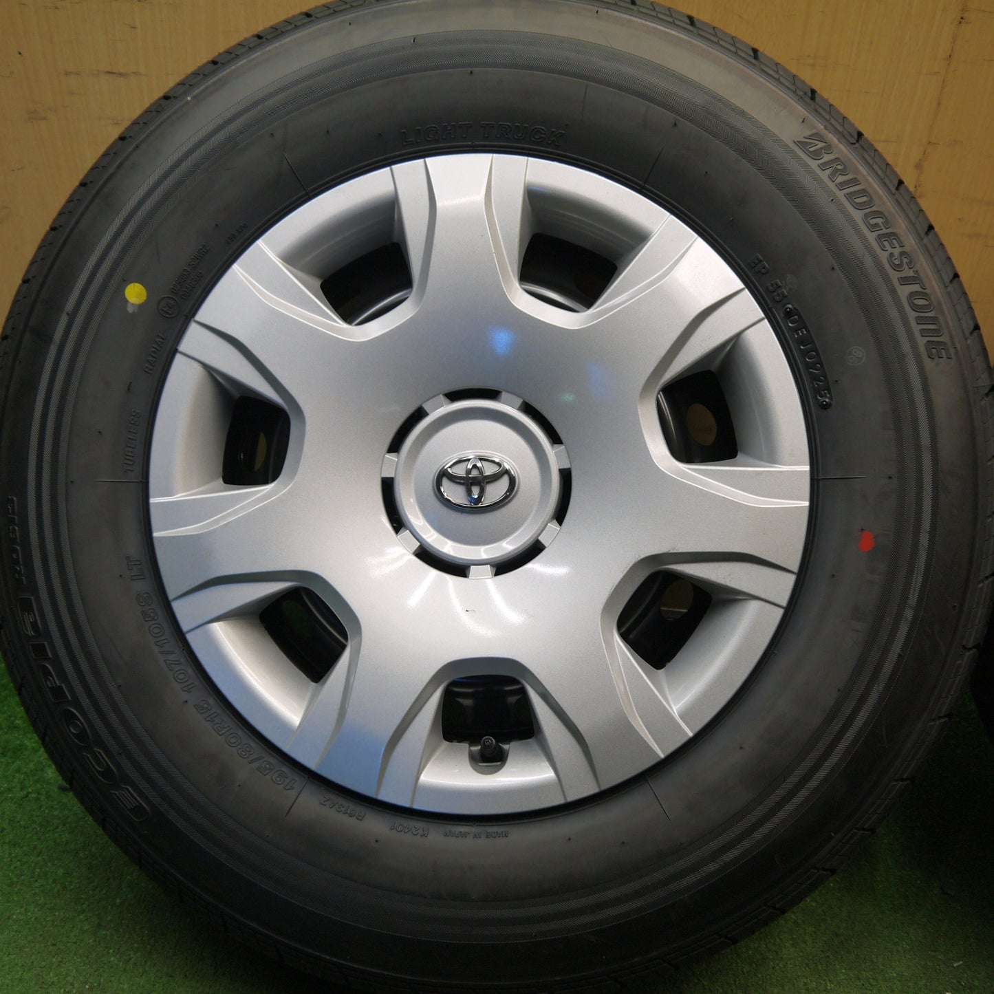 新車外し！25年★トヨタ 200系 ハイエース 純正 スチール 195/80R15 107/105S ブリヂストン エコピア RD613 15インチ PCD139.7/6H★6031105Hノ