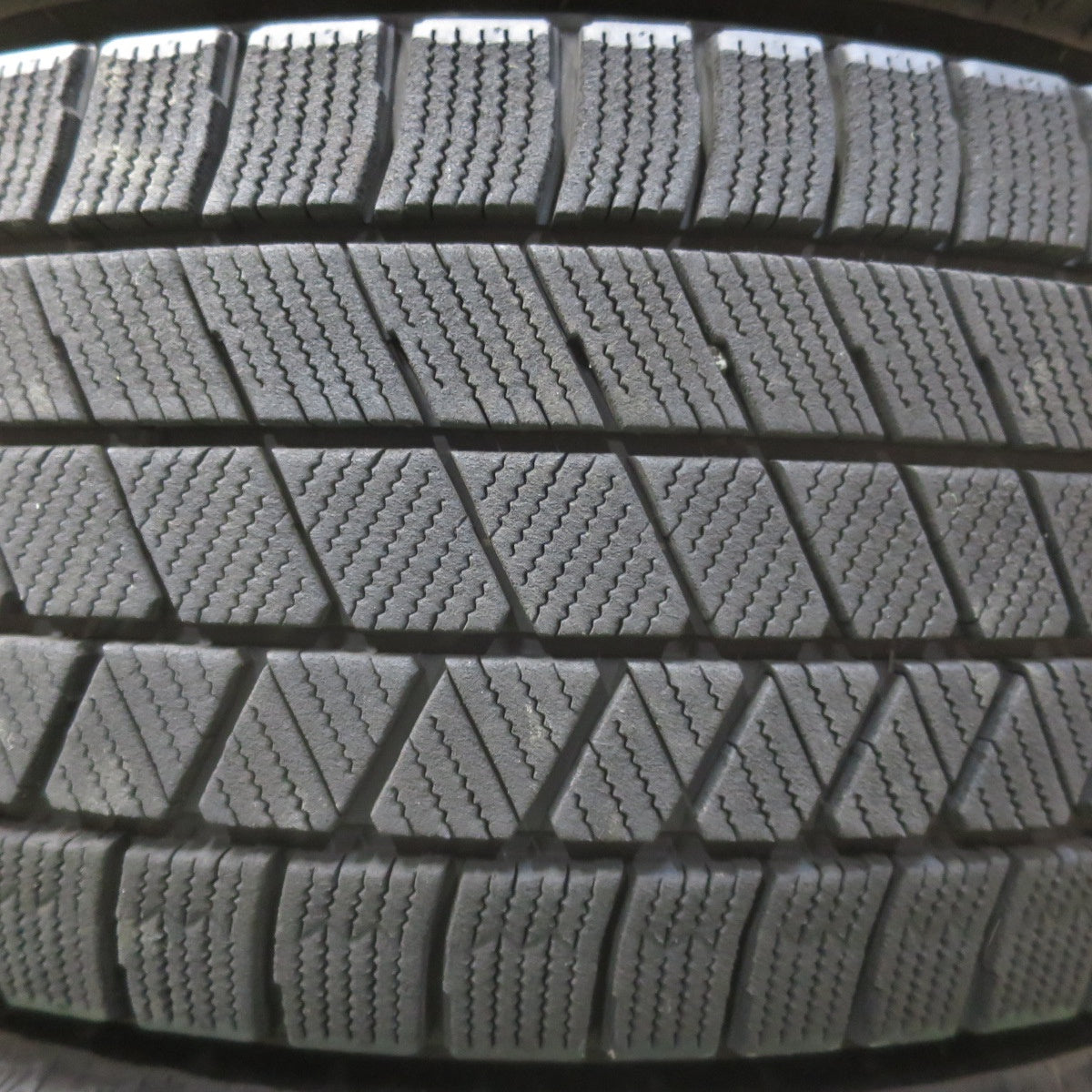 バリ溝！22年！9分★ボルボ 等 阿部商会 205/55R16 スタッドレス ブリヂストン ブリザック VRX3 16インチ PCD108/5H★6020406イス