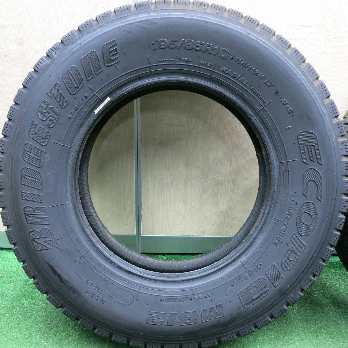 *送料無料* バリ溝！20年！8.5分★トラック タイヤ 195/85R16 114/112N ブリヂストン エコピア M812 ミックス オールシーズン 16インチ★4071404HAノタ