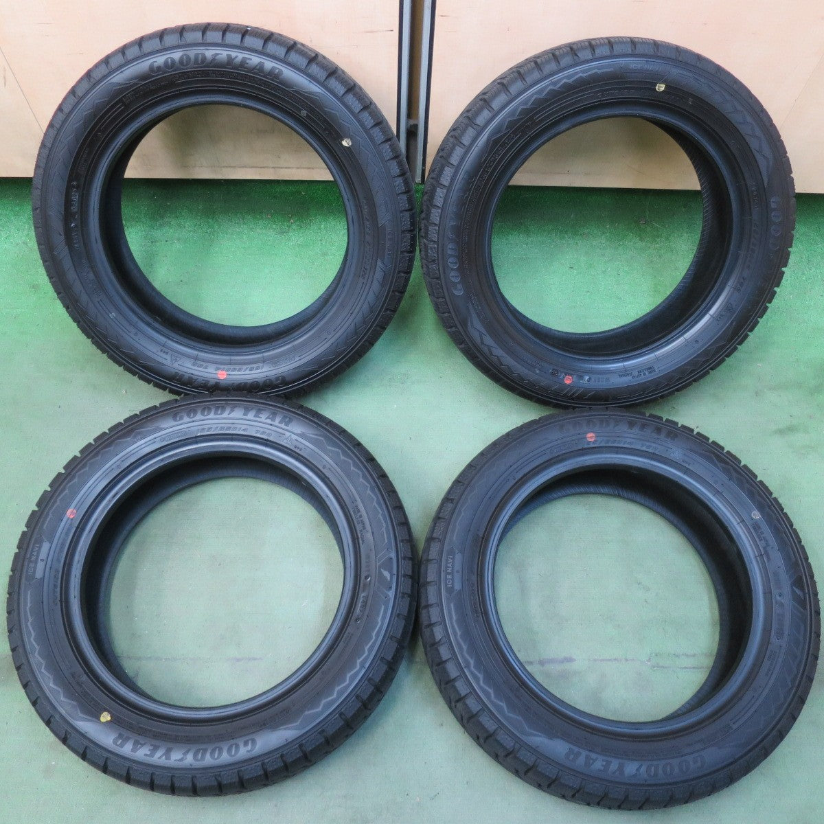ほぼ未使用！25年★スタッドレス 155/65R14 グッドイヤー アイスナビ8 タイヤ 14インチ N-BOX スペーシア タント ムーヴ ウェイク 等★6071406イスタ