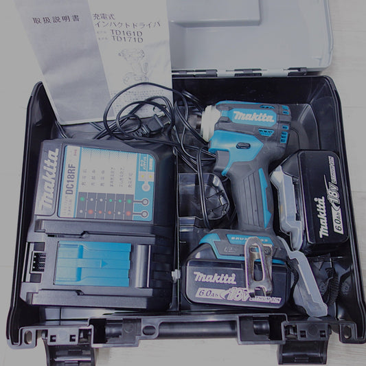 [送料無料] キレイ!バッテリー2個◆マキタ 充電式 インパクト ドライバ 18V TD171D 充電器 ケース付き 電動 工具◆