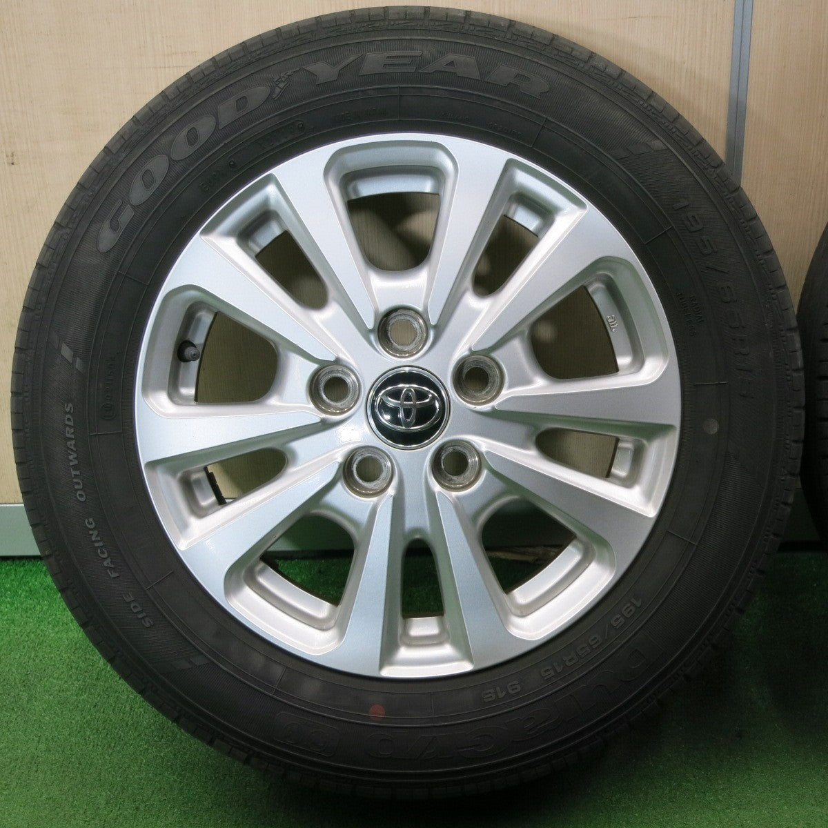 [送料無料] 4本価格★トヨタ 80系 ノア ヴォクシー 純正 195/65R15 グッドイヤー DuraGrip 15インチ PCD114.3/5H★5010403NJノ