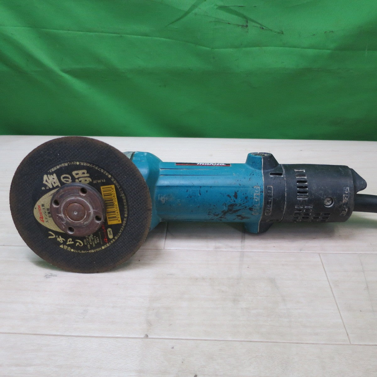 [送料無料] ☆マキタ 125mm ディスクグラインダ 9535B 電動 工具 研削 研摩 研磨 機 makita 100V コード式☆