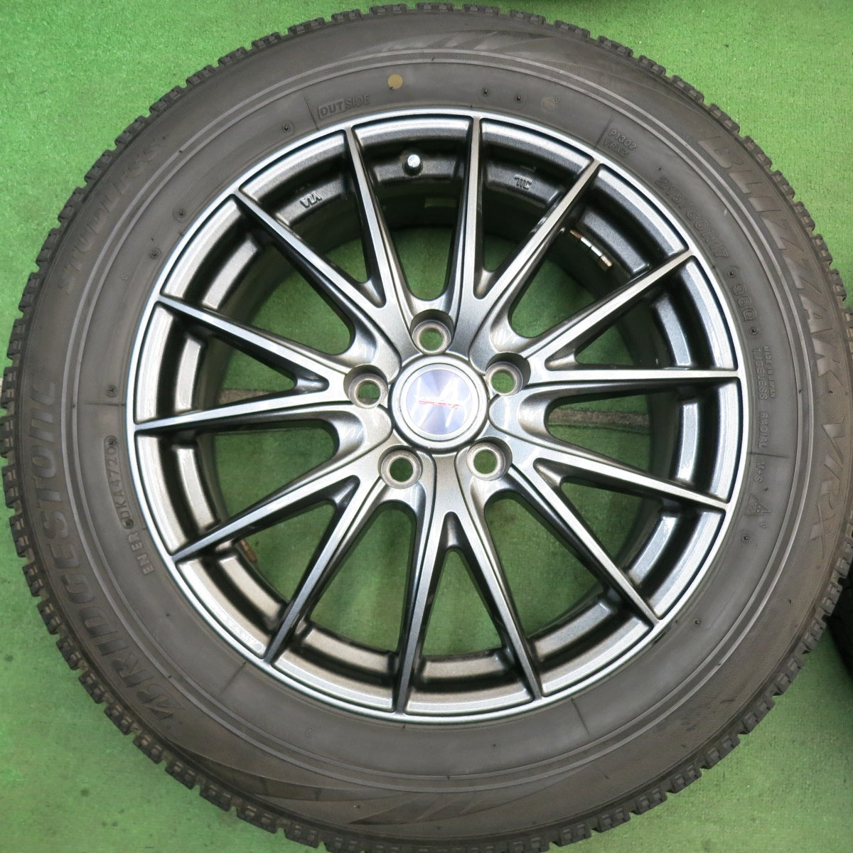キレイ◎スタッドレス 215/60R17 ブリヂストン ブリザック VRX VELVA SPORTZ ヴェルヴァ 17インチ PCD114.3/5H◎6071207HAス