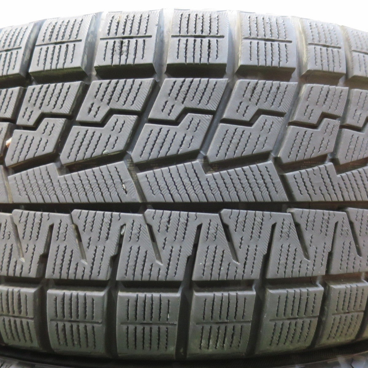 バリ溝！21年！キレイ！9.5分以上★スタッドレス 225/45R18 ヨコハマ アイスガード iG70 GRASS グラス 18インチ PCD114.3/5H★5011303イス