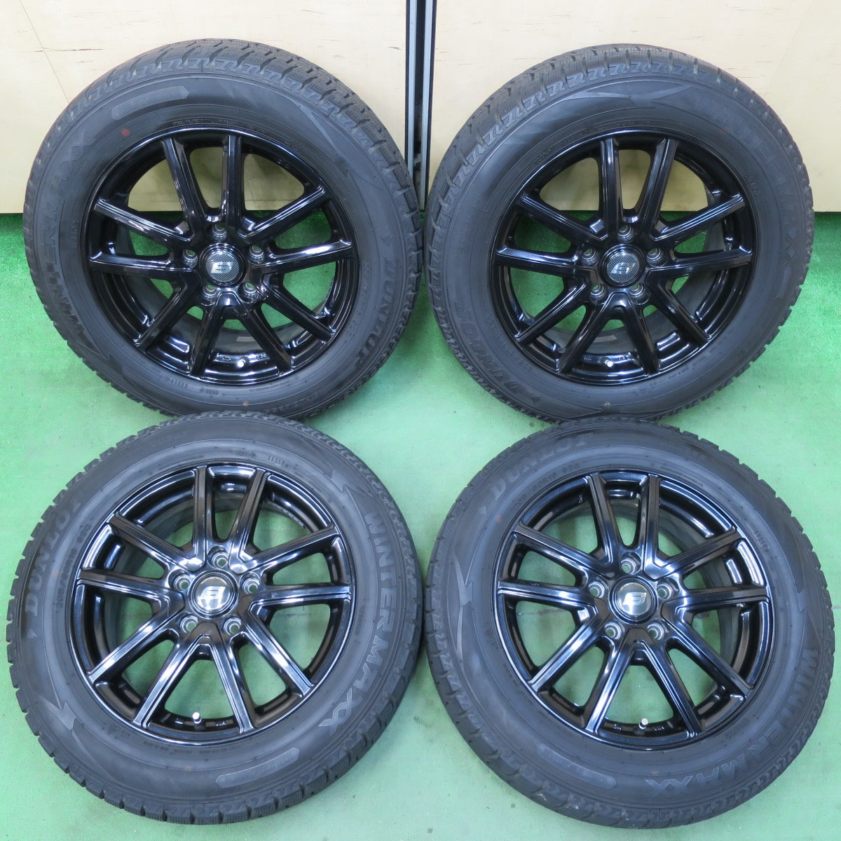 バリ溝！キレイ！9分★スタッドレス 205/60R16 ダンロップ ウインターマックス WM02 STRANGER ストレンジャー 16インチ PCD114.3/5H★5041202イス