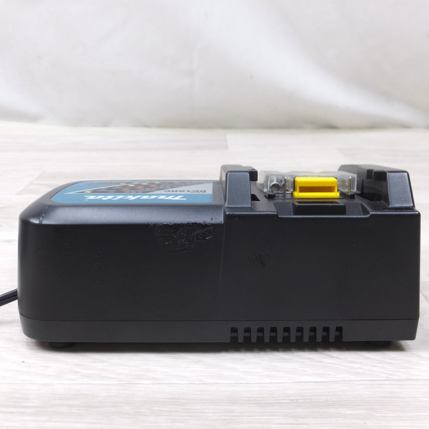[送料無料] ◆マキタ 急速 充電器 AC 100V 専用 DC18RC T Li-ion リチウム イオン バッテリ BL1830 DC18V 3.0Ah 54Wh◆