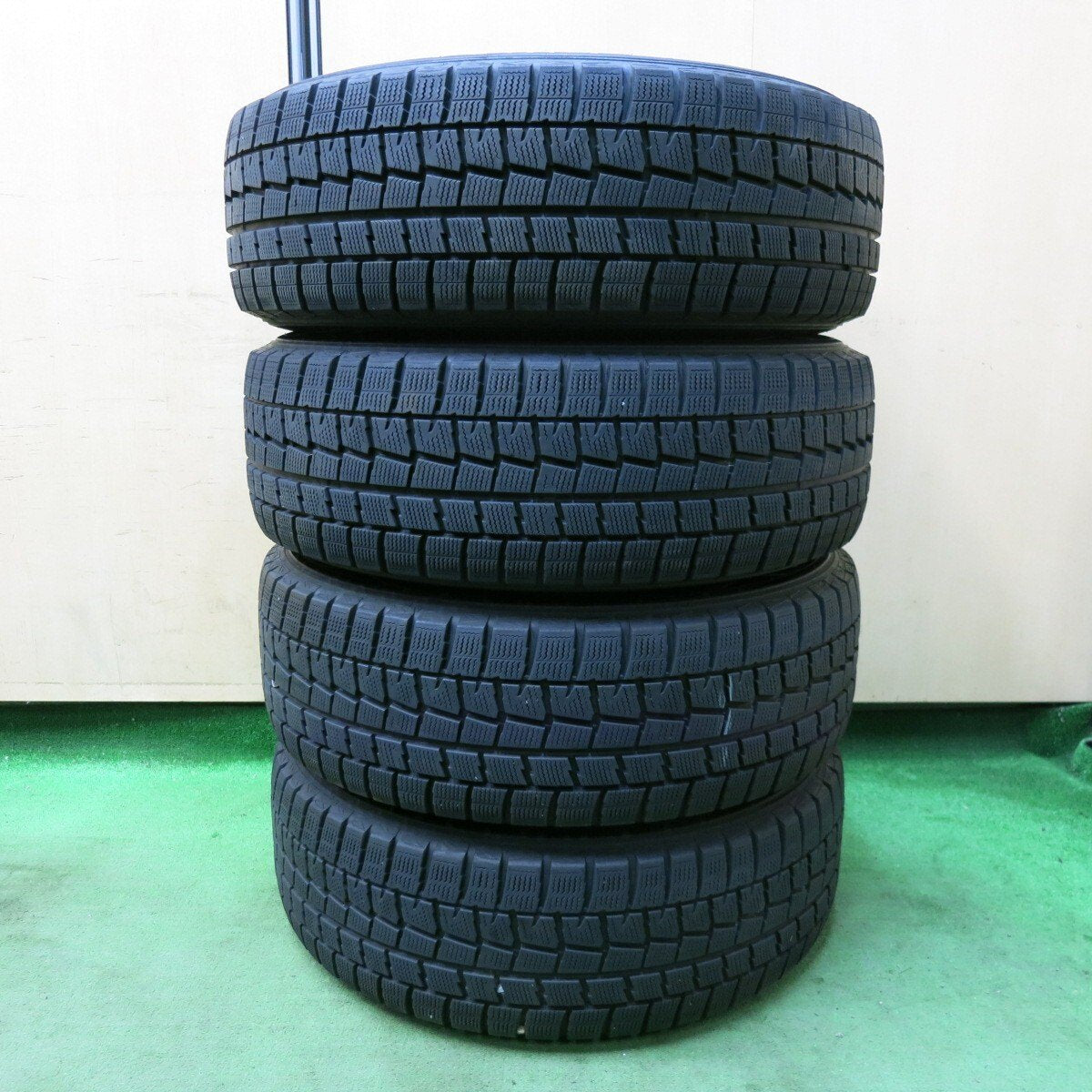 バリ溝！9分★スタッドレス 215/65R16 ダンロップ ウインターマックス WM01 NIRVANA NV ニルバーナ ニルヴァーナ 16インチ PCD114.3/5H★5022802SYス