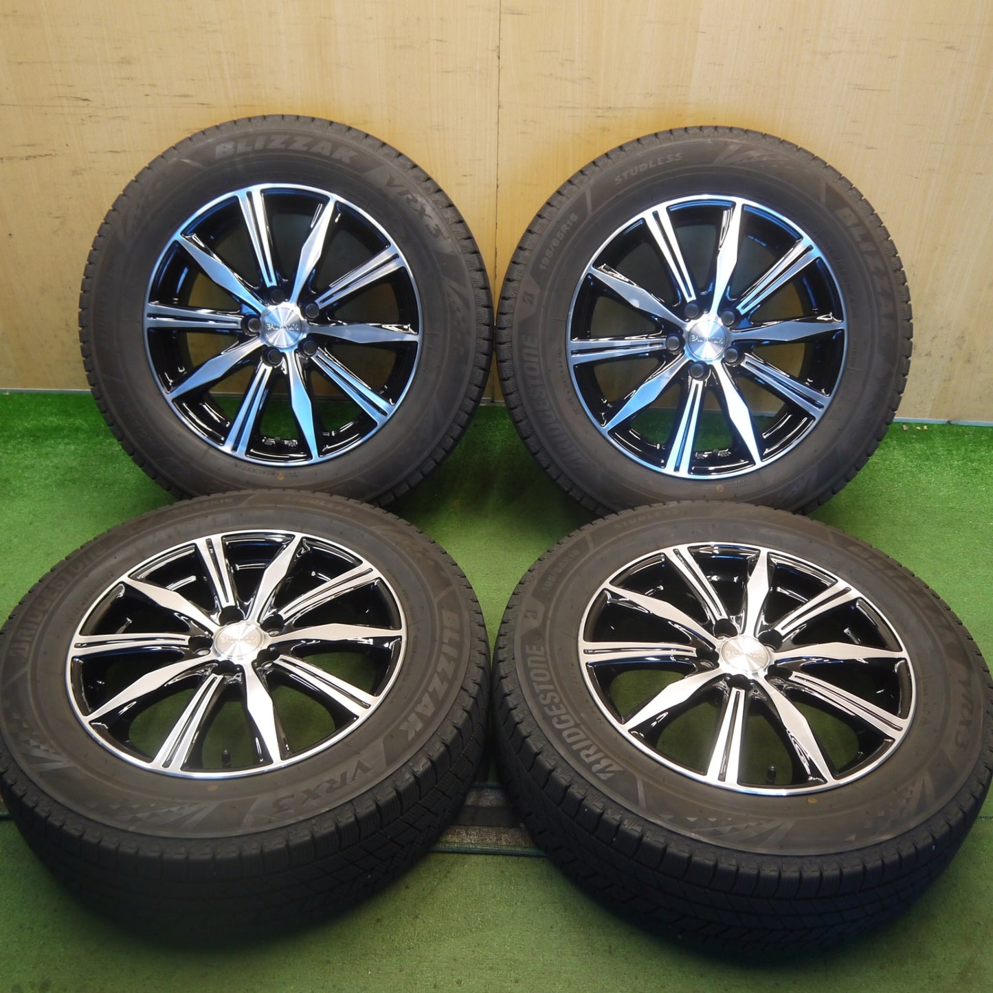 バリ溝！22年！キレイ！9分◎ライズ ロッキー 等 195/65R16 スタッドレス ブリヂストン ブリザック VRX3 BALMINUM K10 バルミナ 16インチ PCD100/5H◎6083102Hス