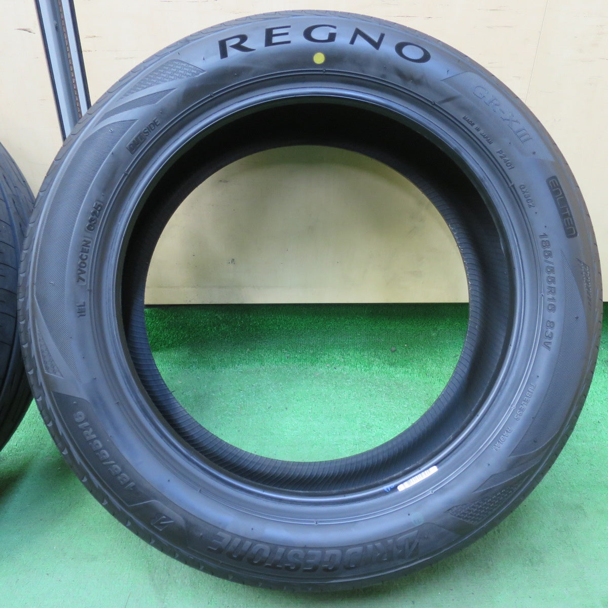 [送料無料] 新車外し！25年★185/55R16 ブリヂストン レグノ GR-X3 タイヤ 16インチ スイフト フィット シャトル グレイス 等★5032606イノタ
