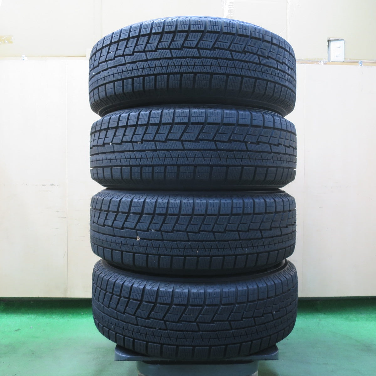 ほぼ未使用！22年！キレイ★スタッドレス 215/65R16 ヨコハマ アイスガード iG60 GRASS グラス 16インチ PCD114.3/5H★5103112イス