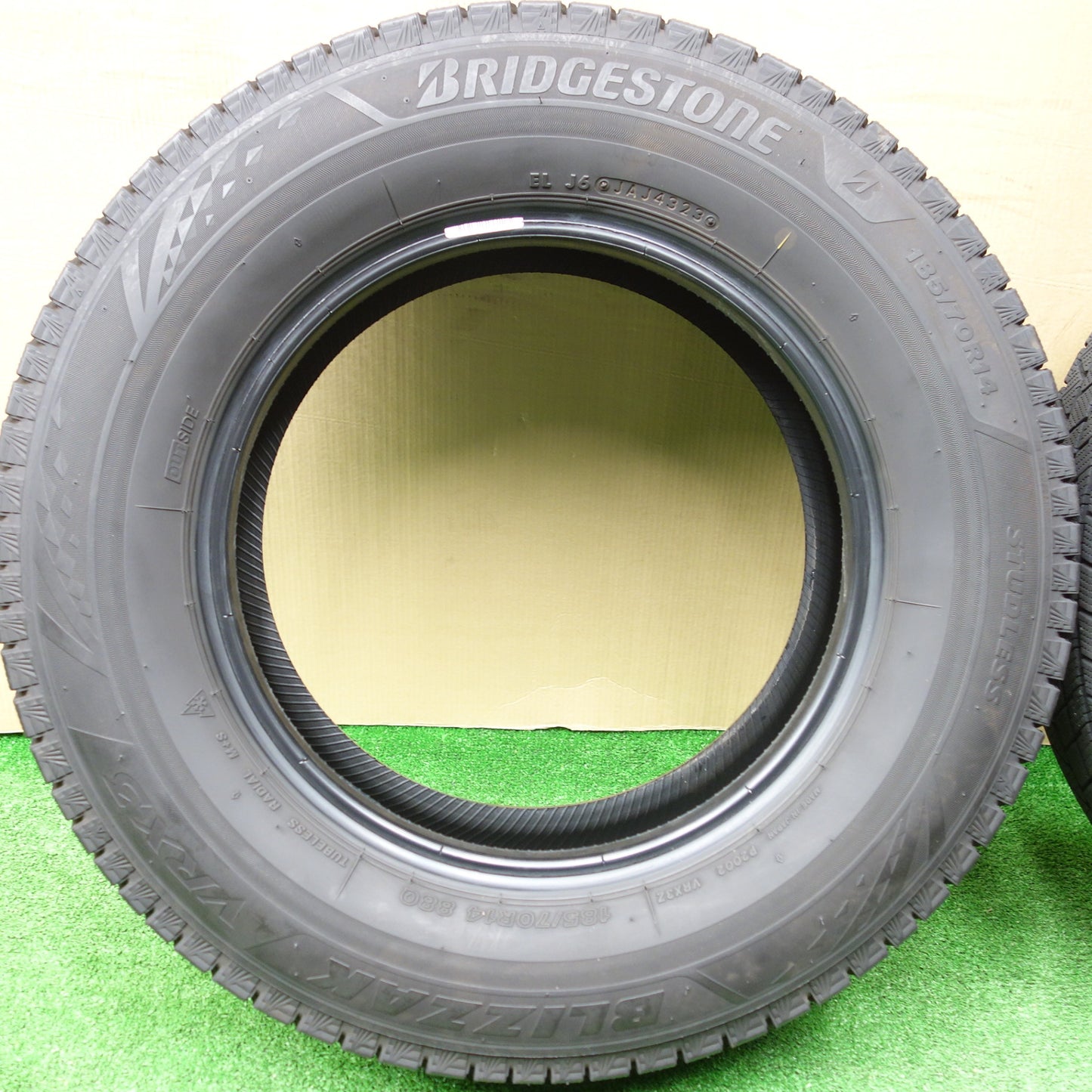 バリ溝！23年！9.5分★スタッドレス 185/70R14 ブリヂストン ブリザック VRX3 タイヤ 14インチ ノート フリード カローラ 等★5120601KTスタ