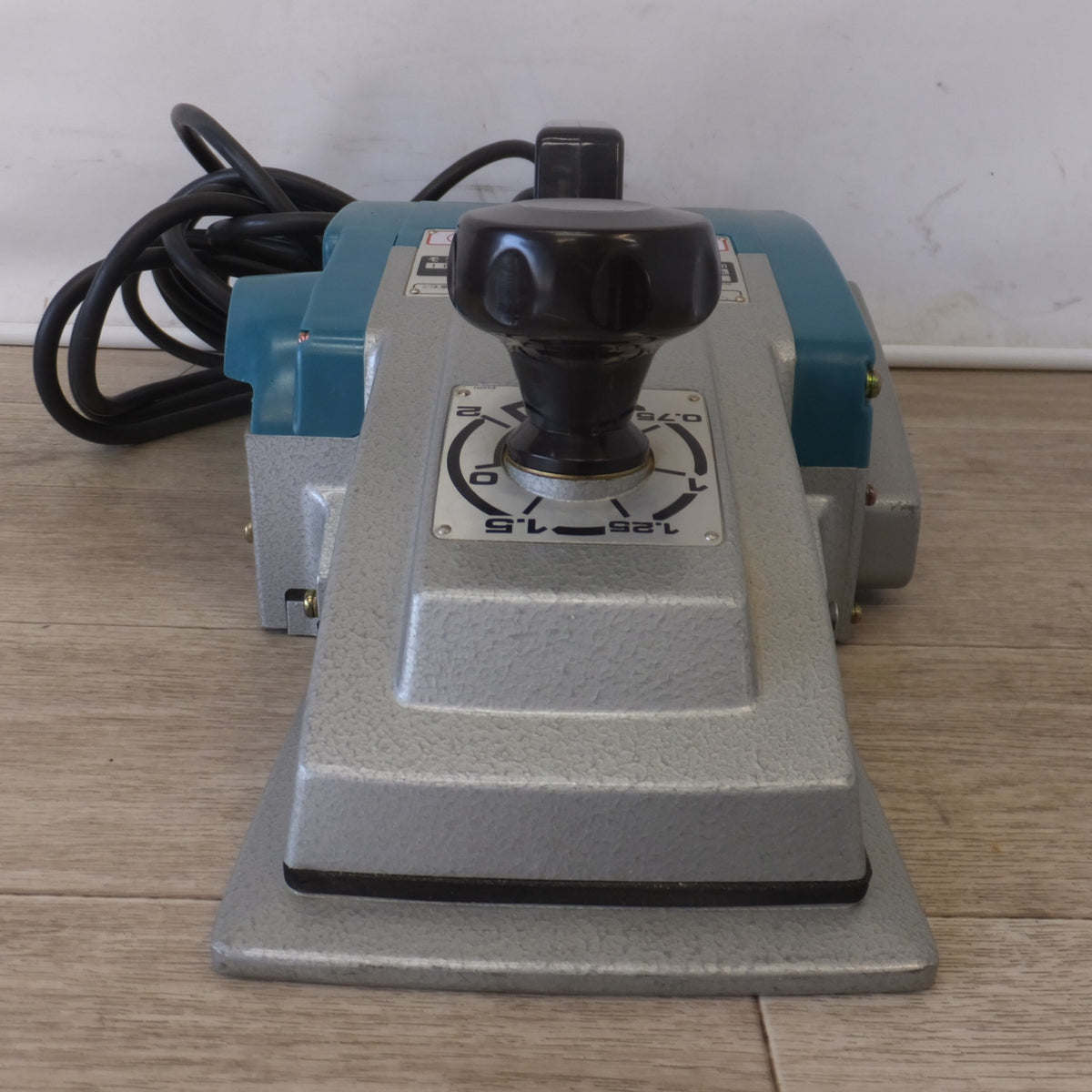 キレイ★マキタ makita 電気カンナ 1806B　有効切削幅 170mm　100V 12.5A 50-60Hz 1200W 15000/min.★